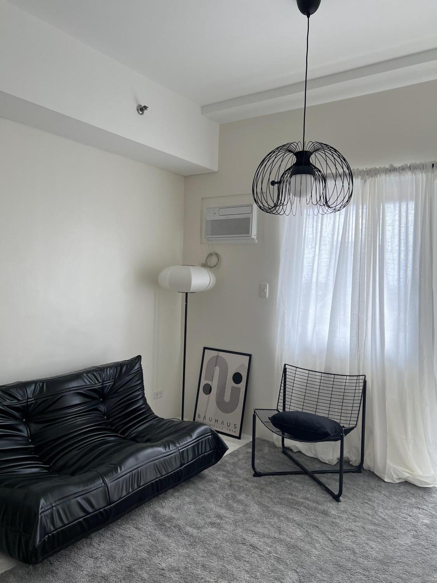 The Bauhouse With Balcony Near Eastwood Aparthotel Manila