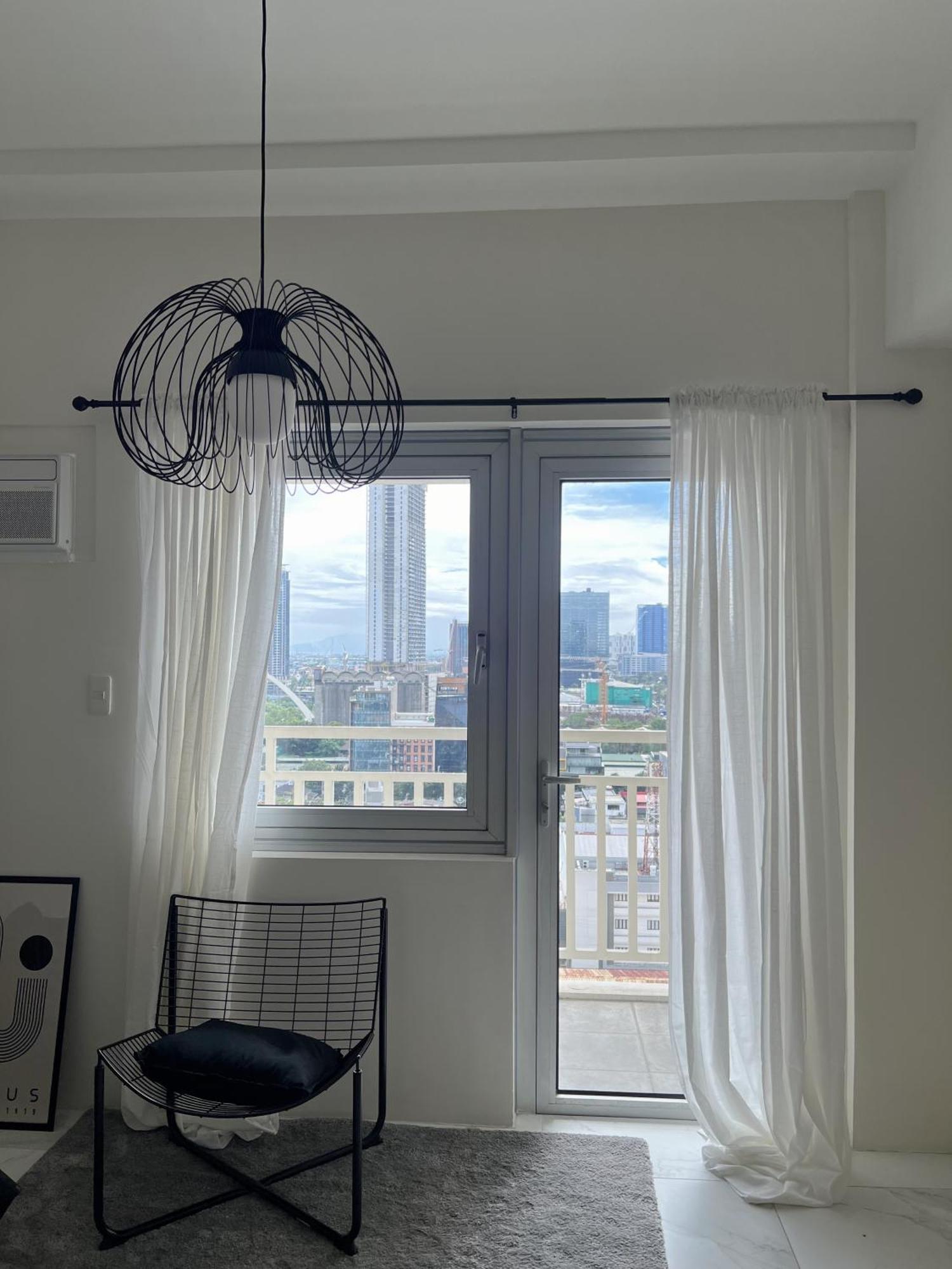 The Bauhouse With Balcony Near Eastwood * Manila