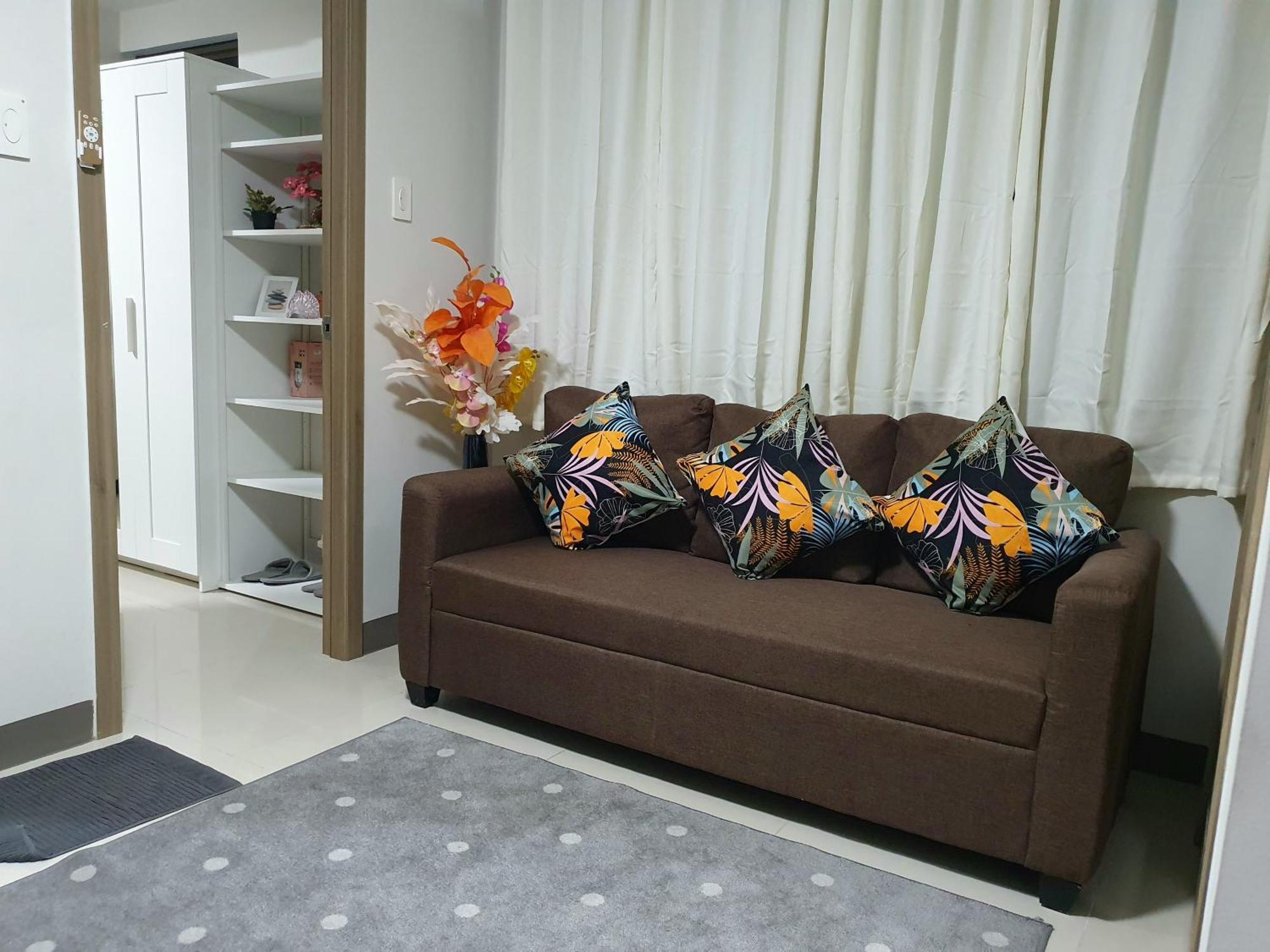 Divine's - S Residences 2br Unit, Bldg 1 Near Moa Aparthotel Manila