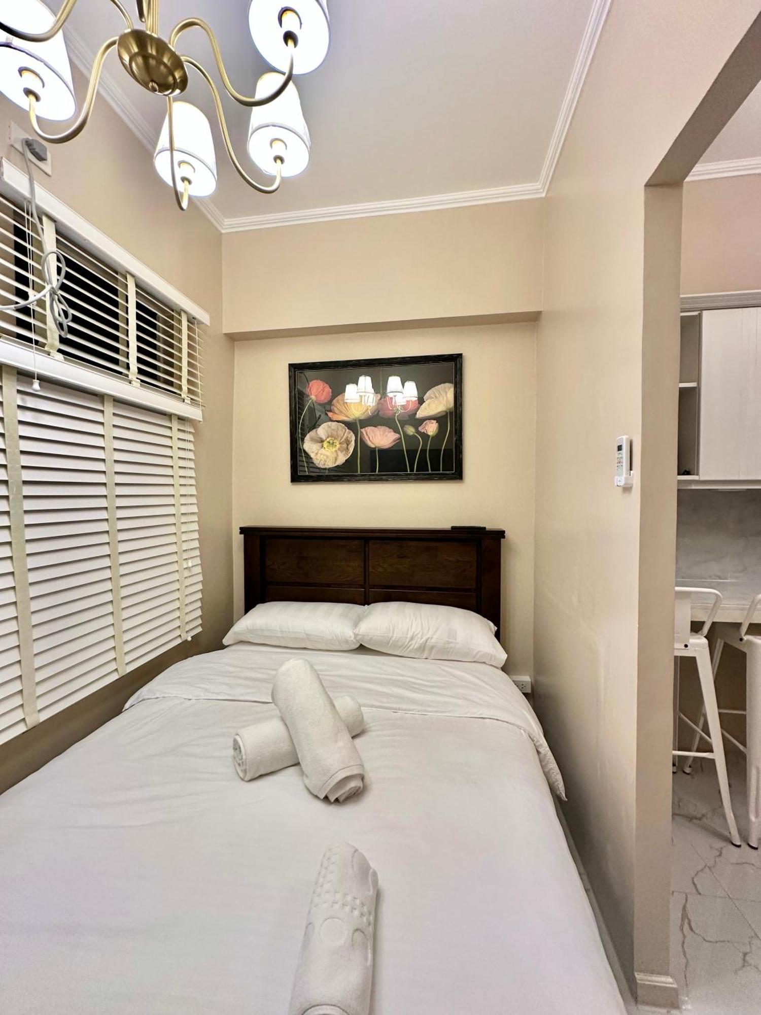 Two Condominium, Alabang Pastel -fiber Wi-fi Netflix Ready Muntinlupa City