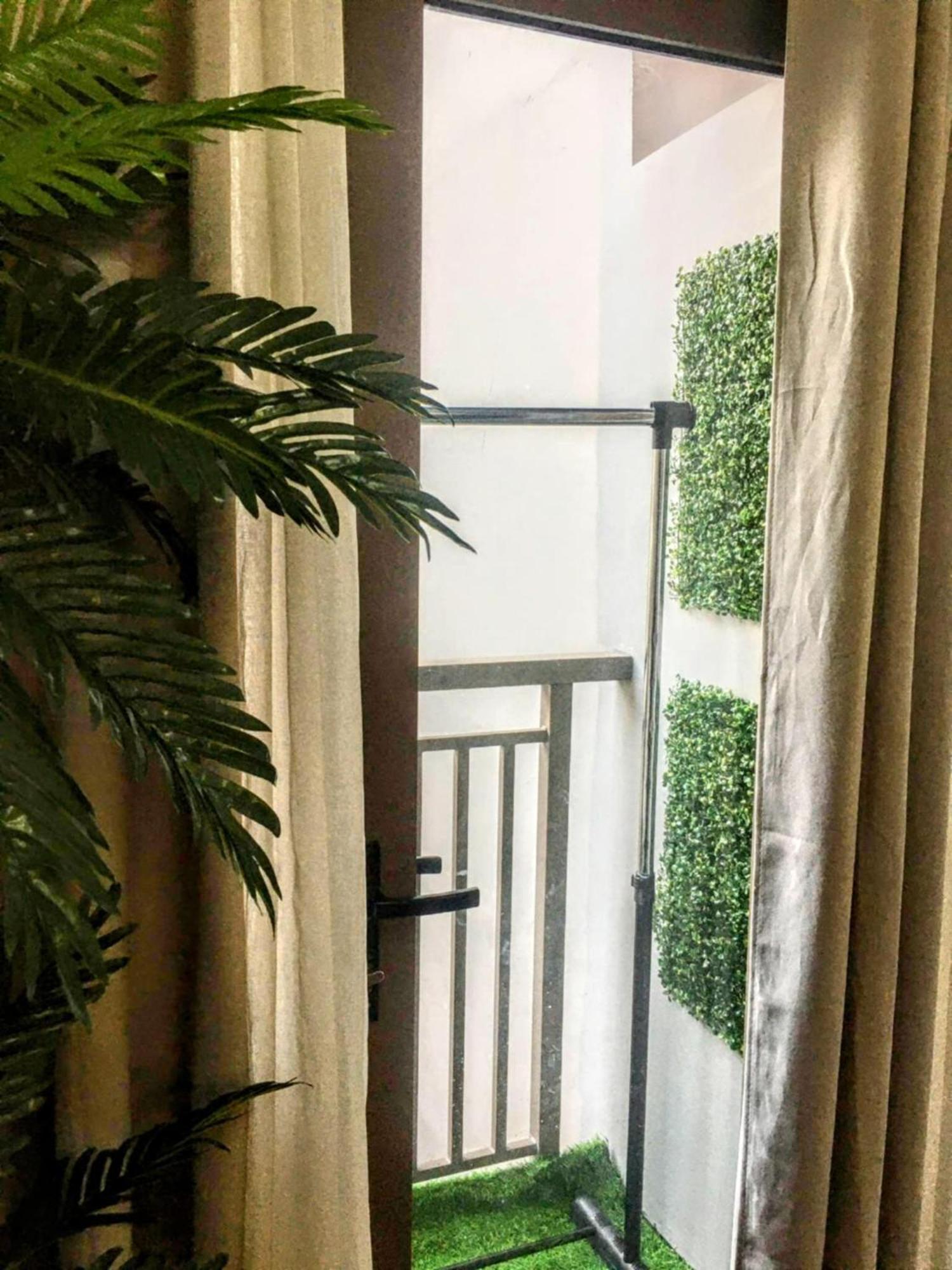 Apartment 1br With Balcony Condotel In Moa Complex, Entertainment City, Near Naia, Free Wifi, Netflix Manila