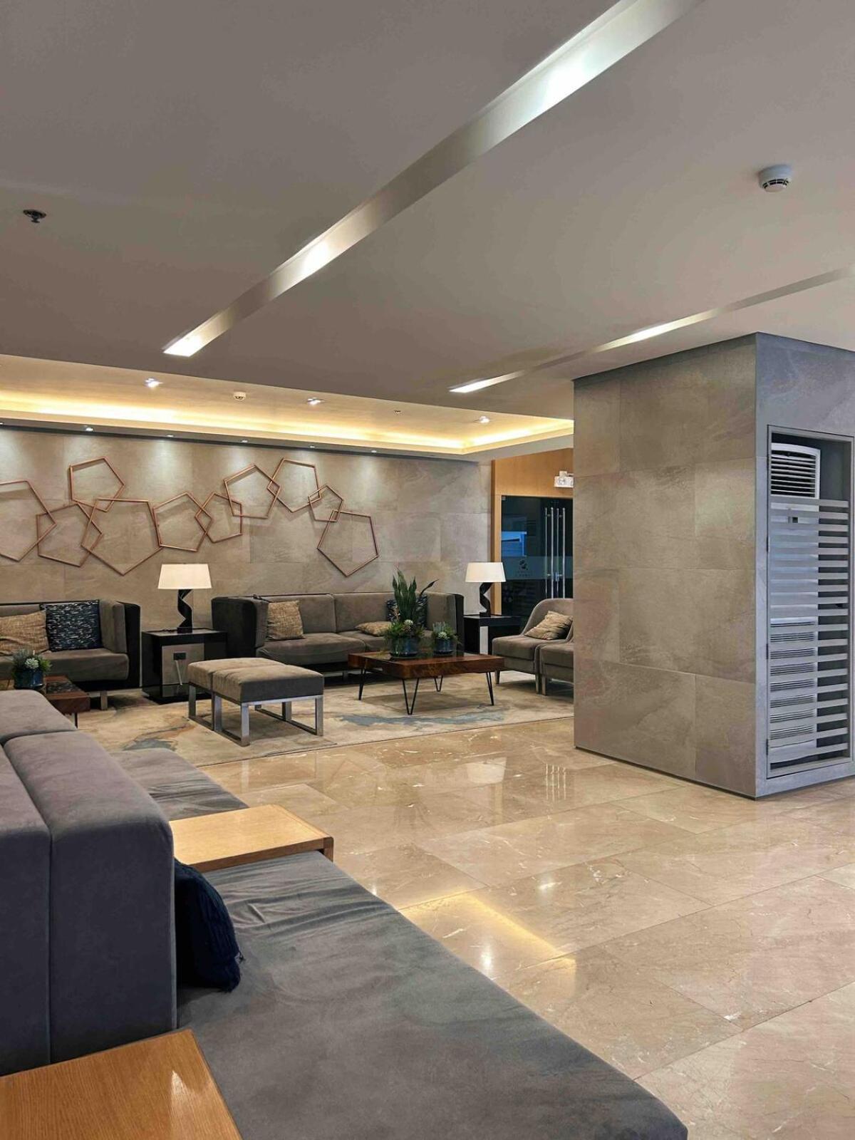 Aparthotel Divine's - S Residences 2br Unit, Bldg 1 Near Moa