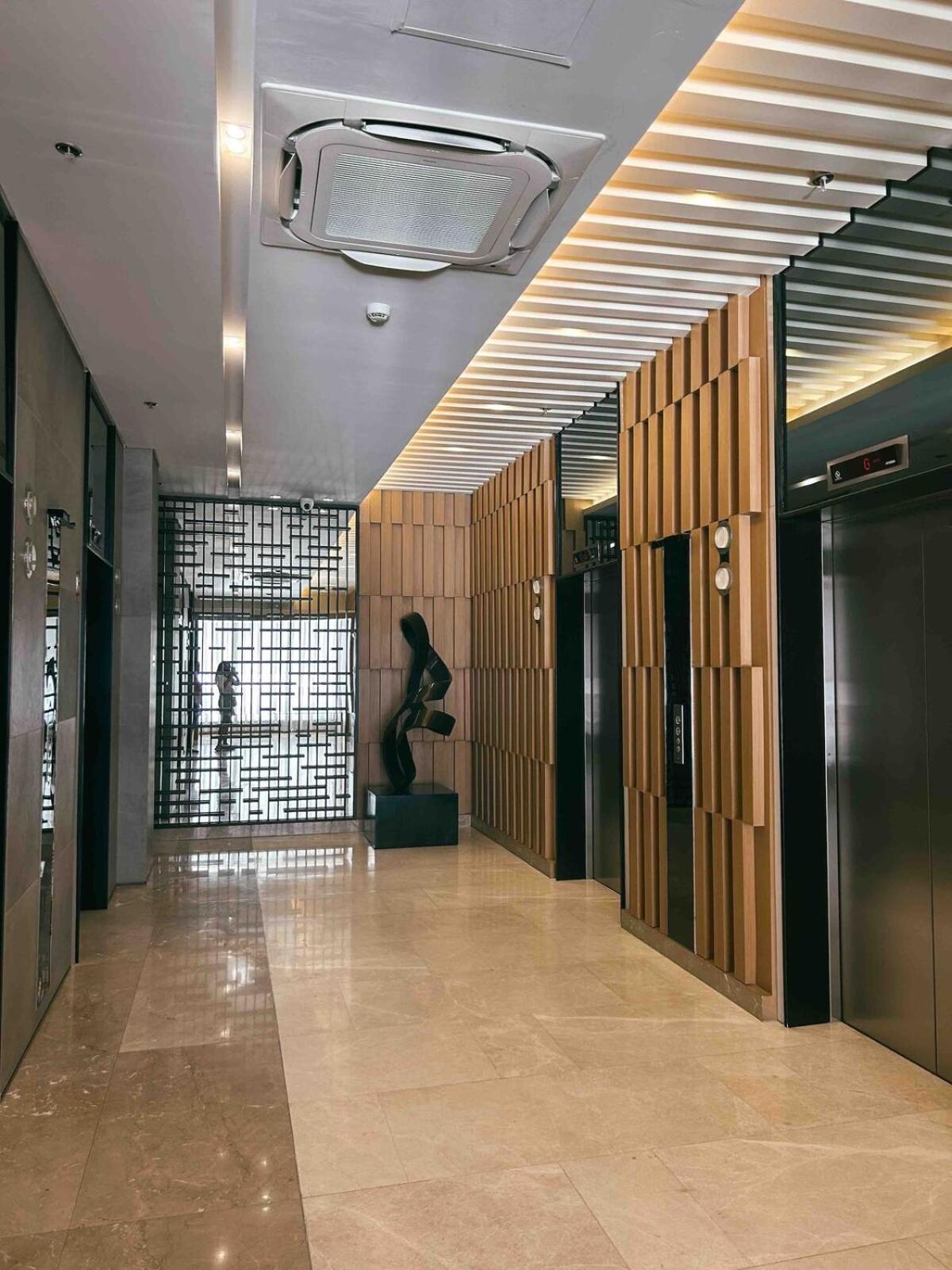 Divine's - S Residences 2br Unit, Bldg 1 Near Moa