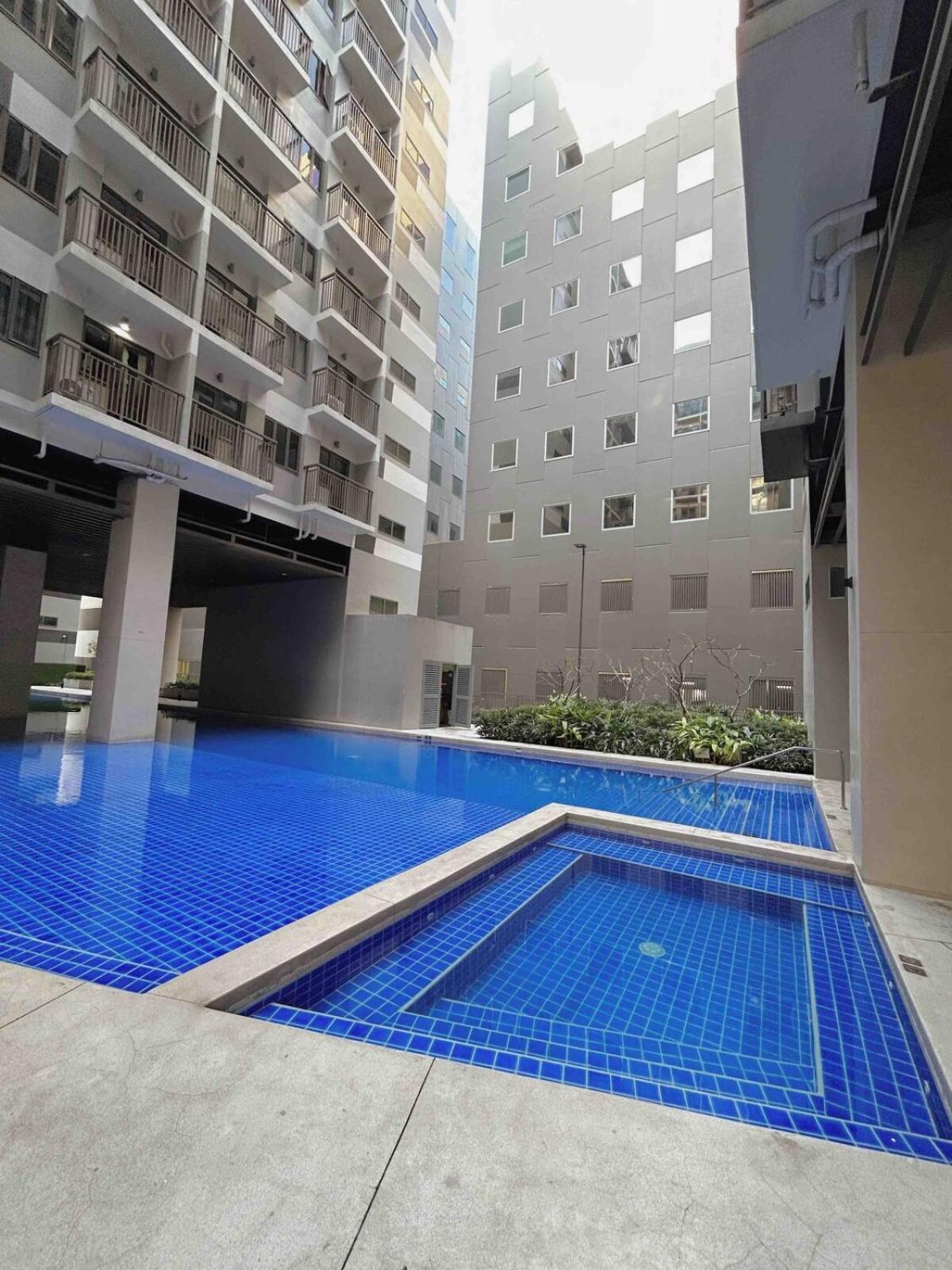 Aparthotel Divine's - S Residences 2br Unit, Bldg 1 Near Moa