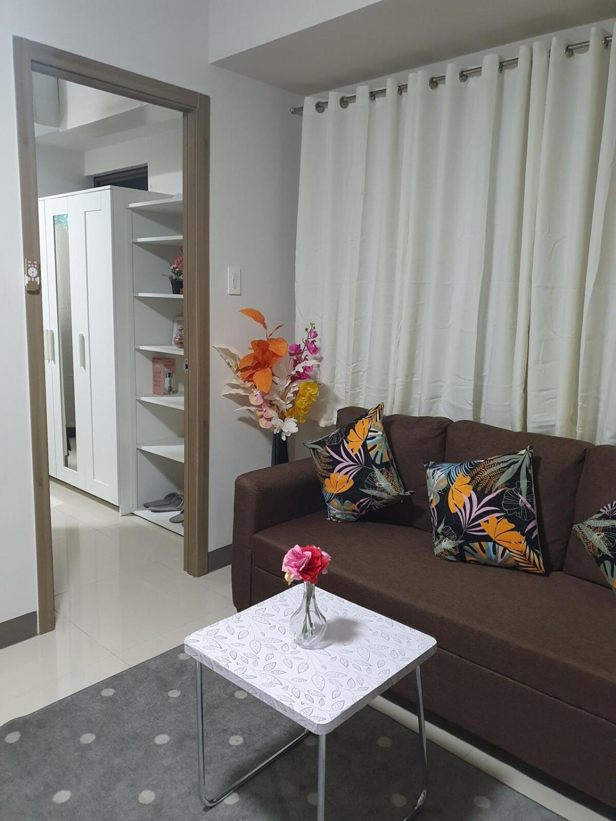 Aparthotel Divine's - S Residences 2br Unit, Bldg 1 Near Moa