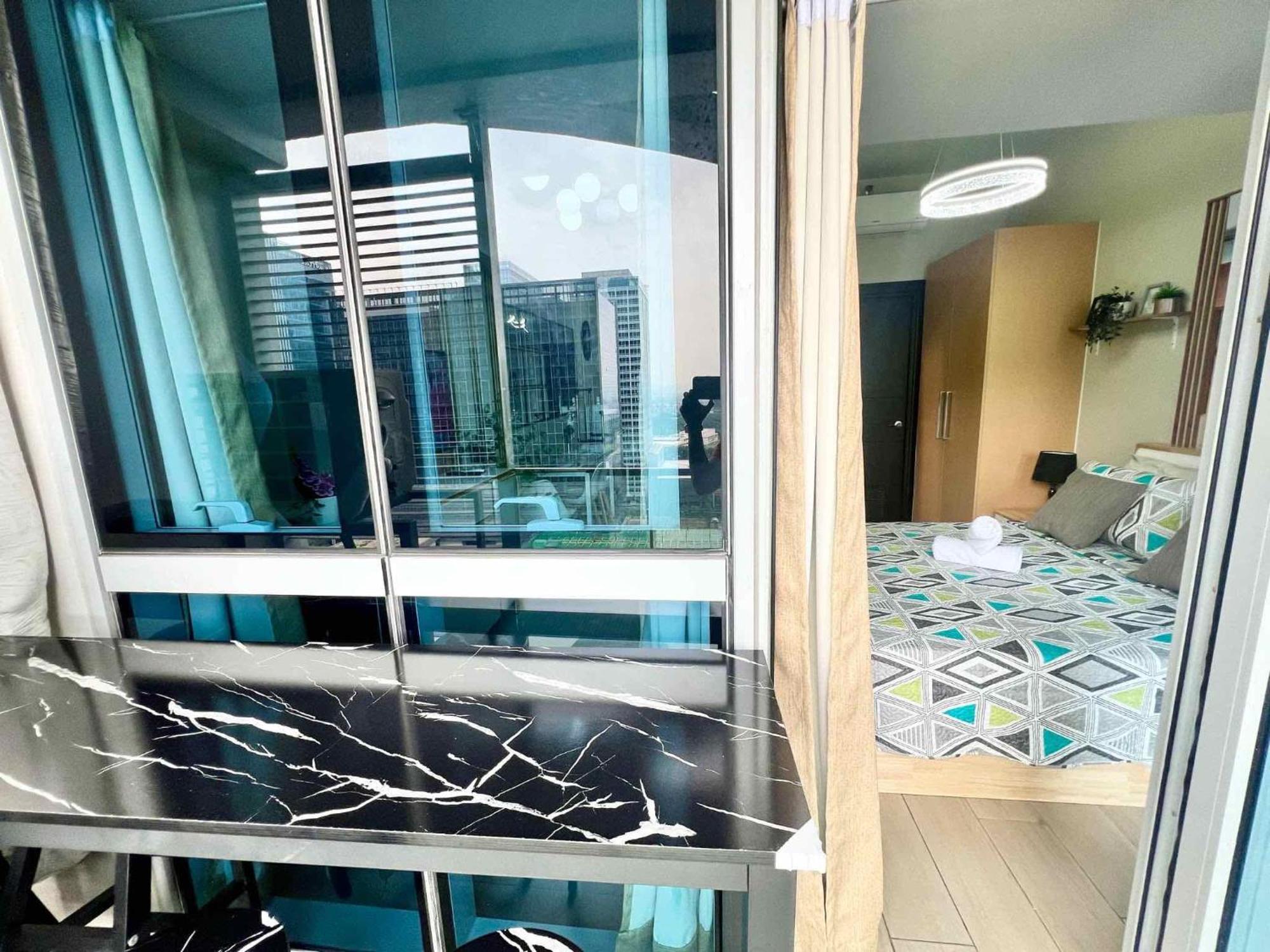 Nuhomes Staycation Escape At Uptown Parksuites Tower 2