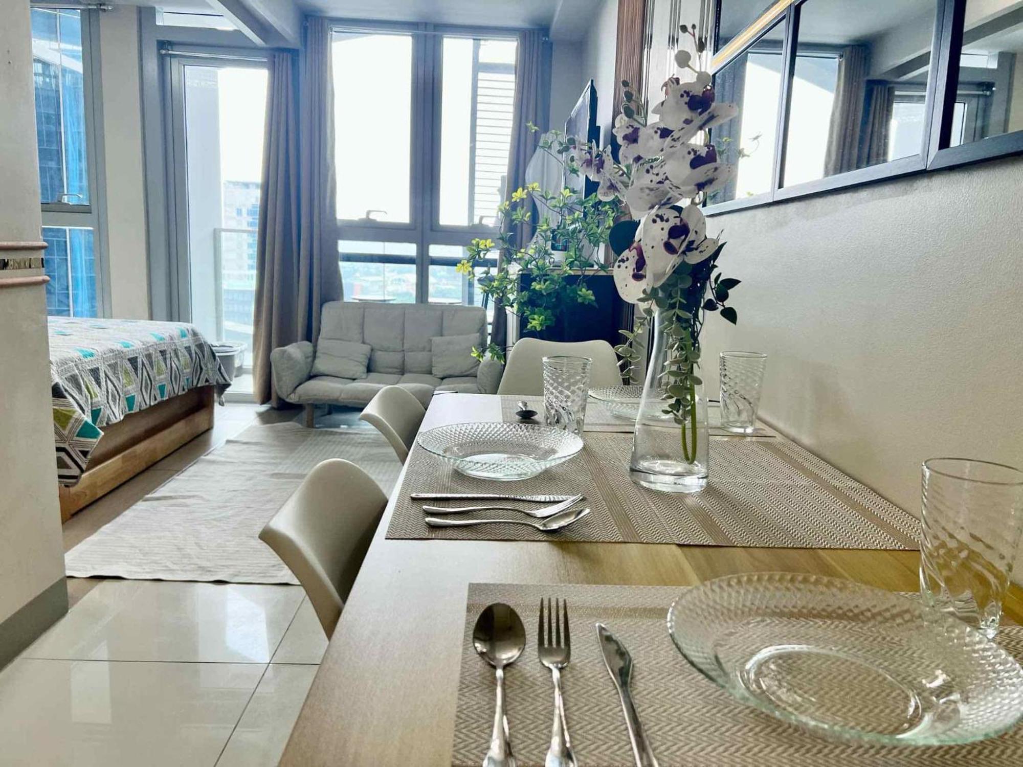 Nuhomes Staycation Escape At Uptown Parksuites Tower 2