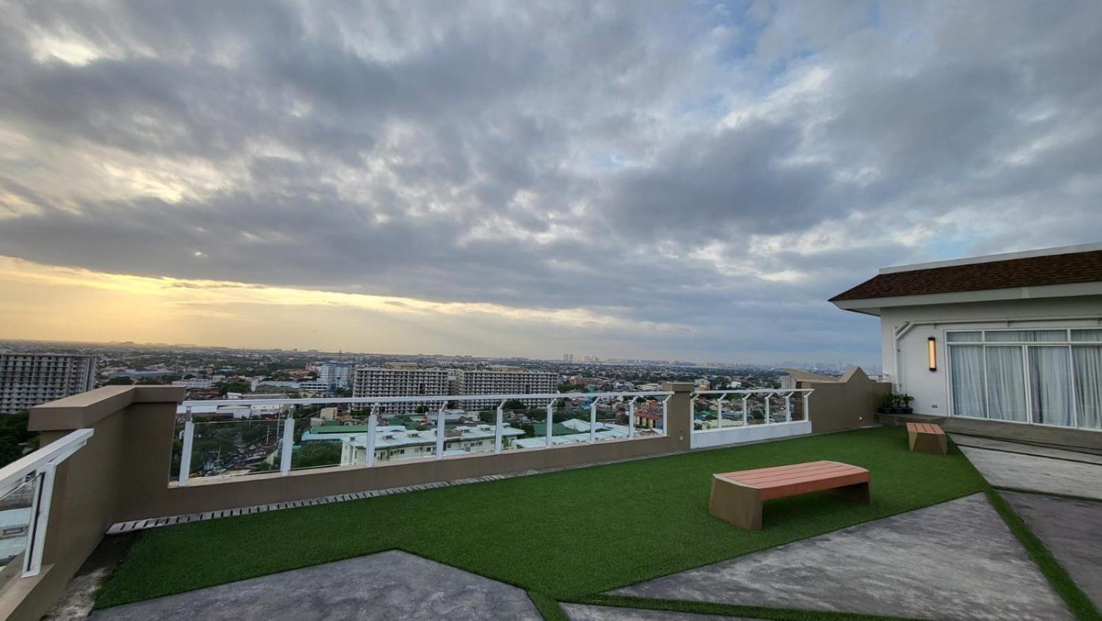 The Atherton- Spacious Modern Unit In Paranaque Near The Airport, Makati, Bgc And Highways Aparthotel