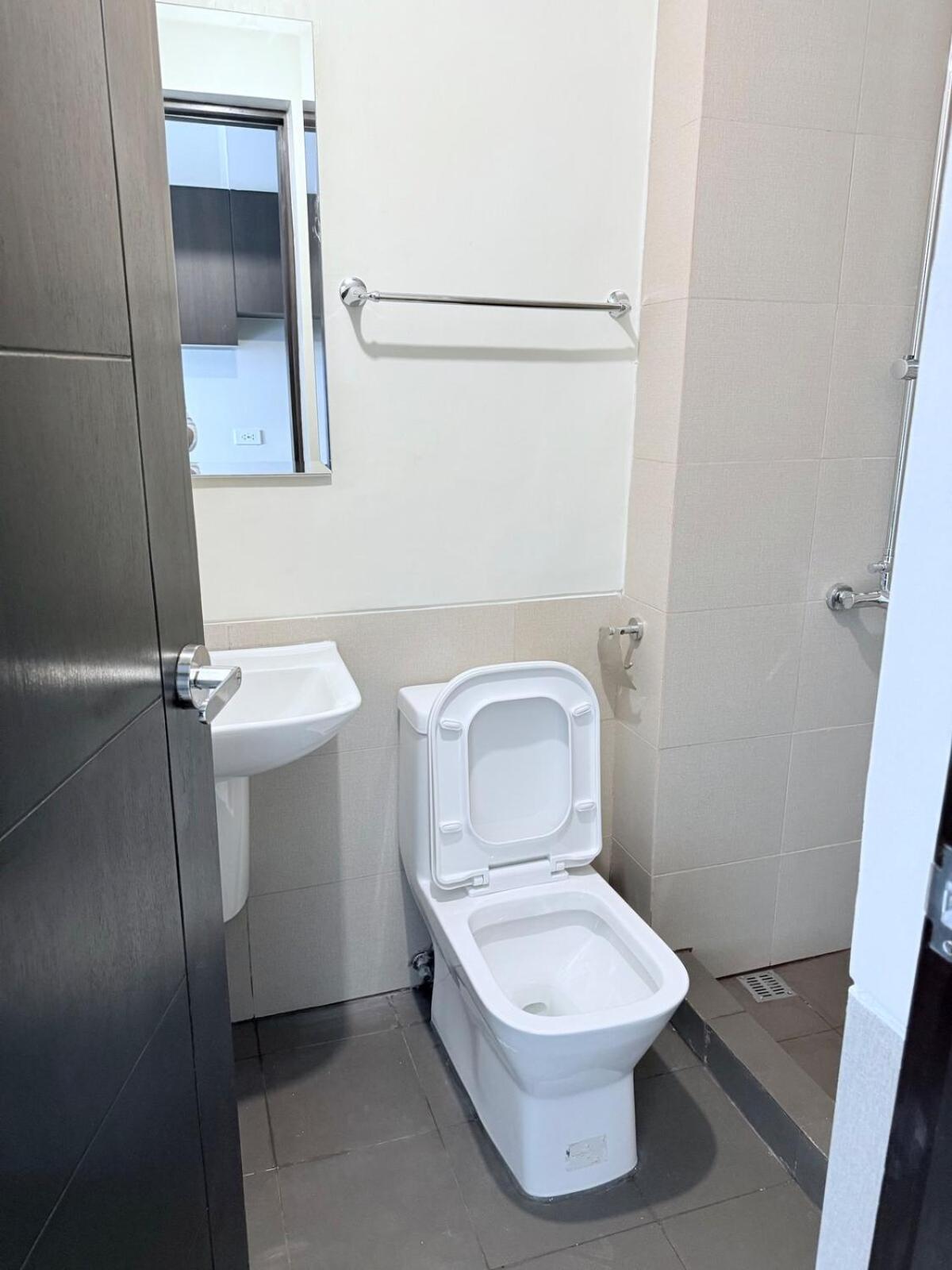 Apartment New Unit In Aurora Escalades Tower Cubao Quezon *