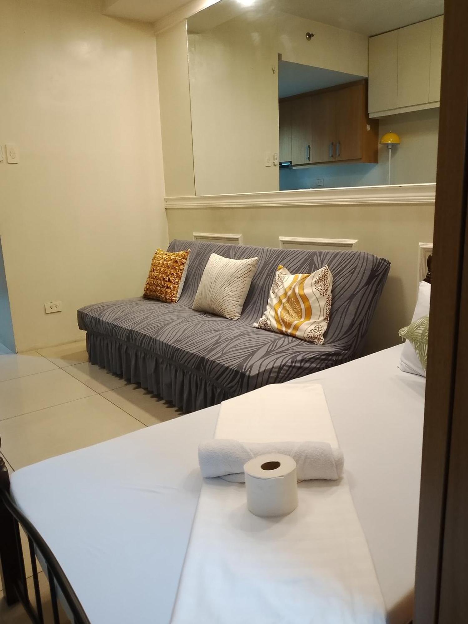 232d Pool View With Big Balcony * Manila