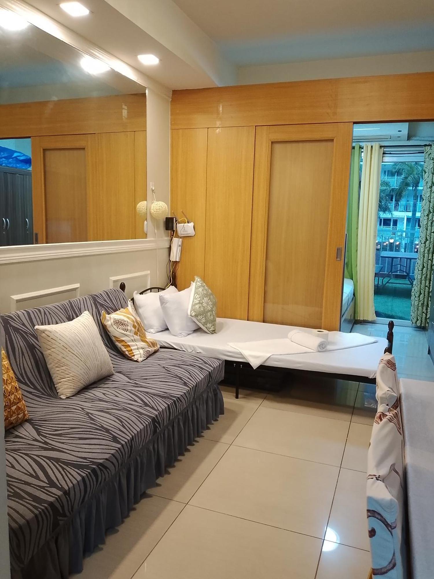 232d Pool View With Big Balcony
