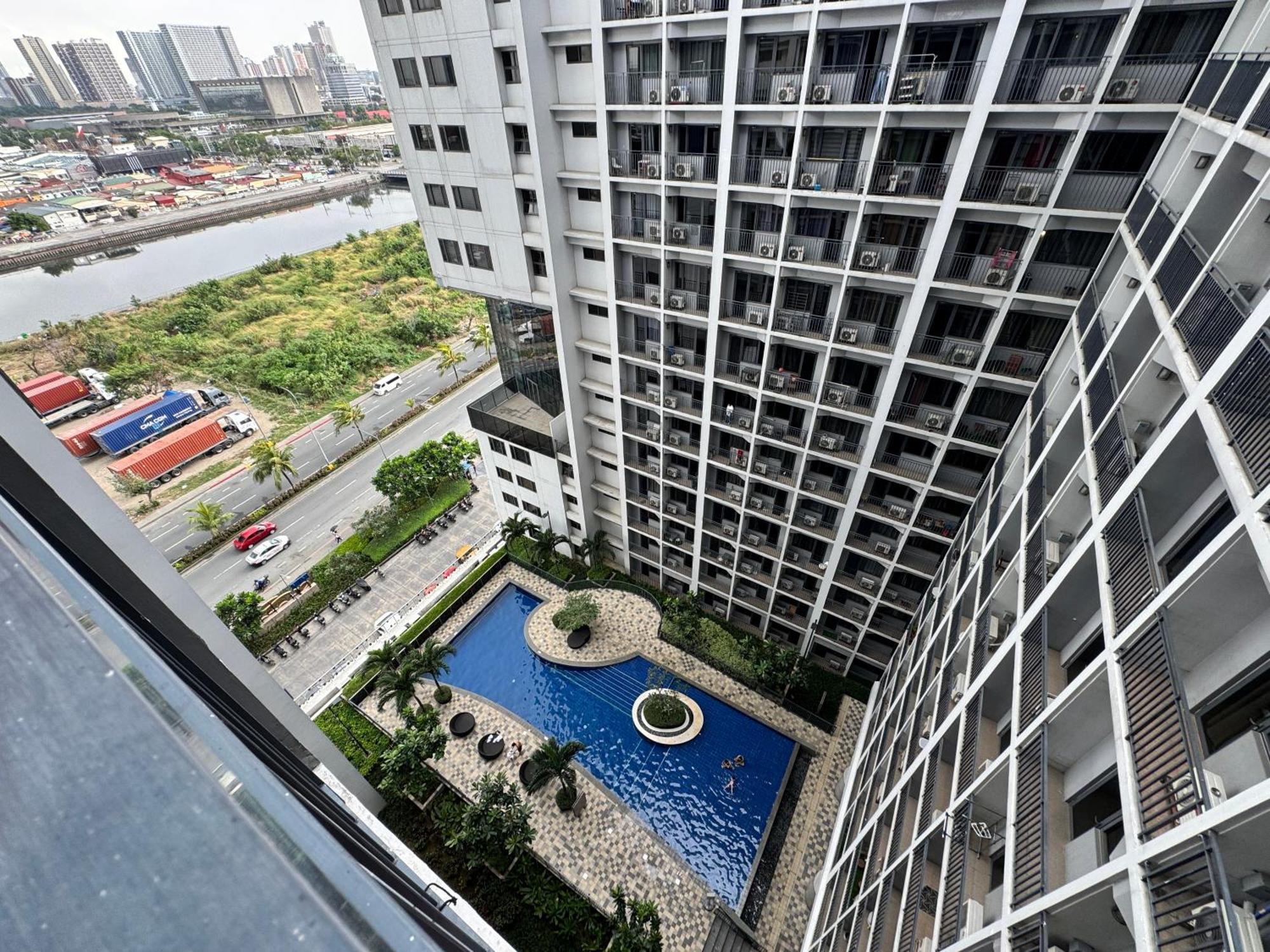 Apartment 14102 Shore 2 Residences Cozy 1br With Balcony By Prime Manila