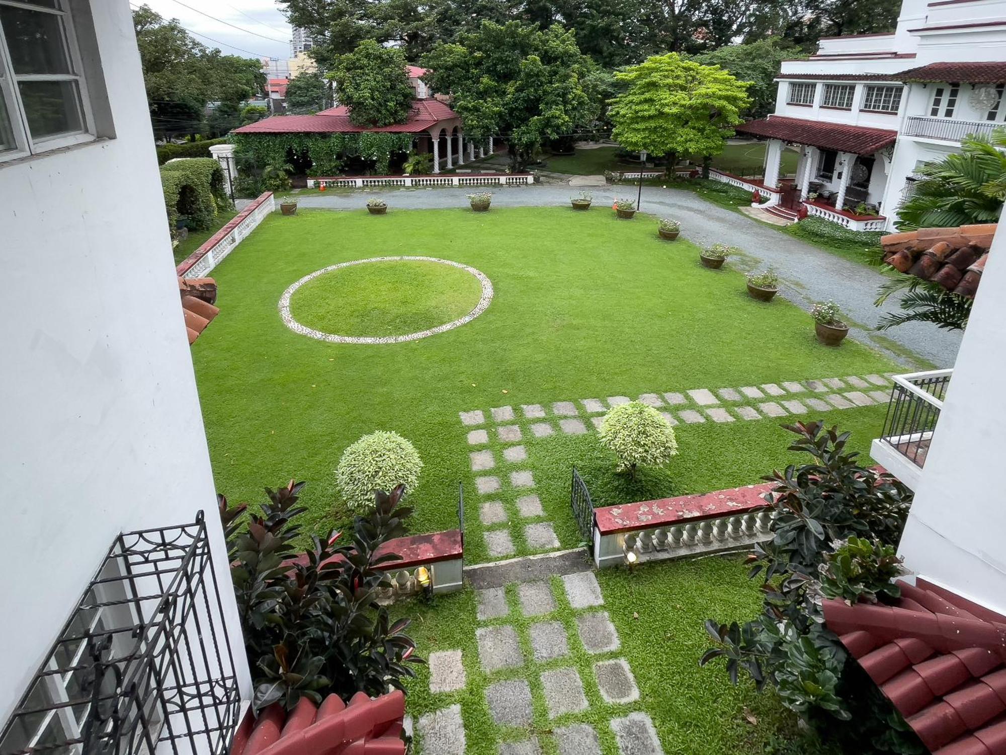 Miranamin Nest Rosal - Garden View, Shared Kitchen Apartment Manila