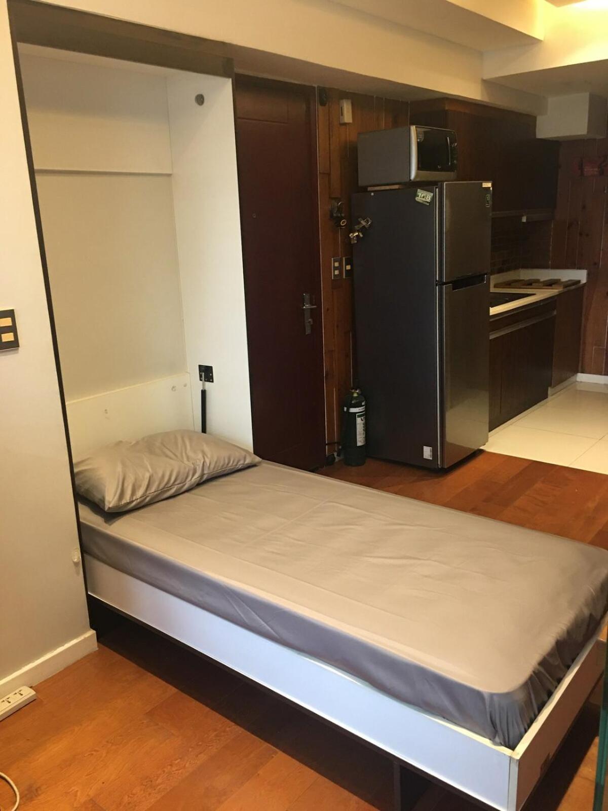 Loft-type, Loft In Makati, In Front Greenbelt Mall Apartment *