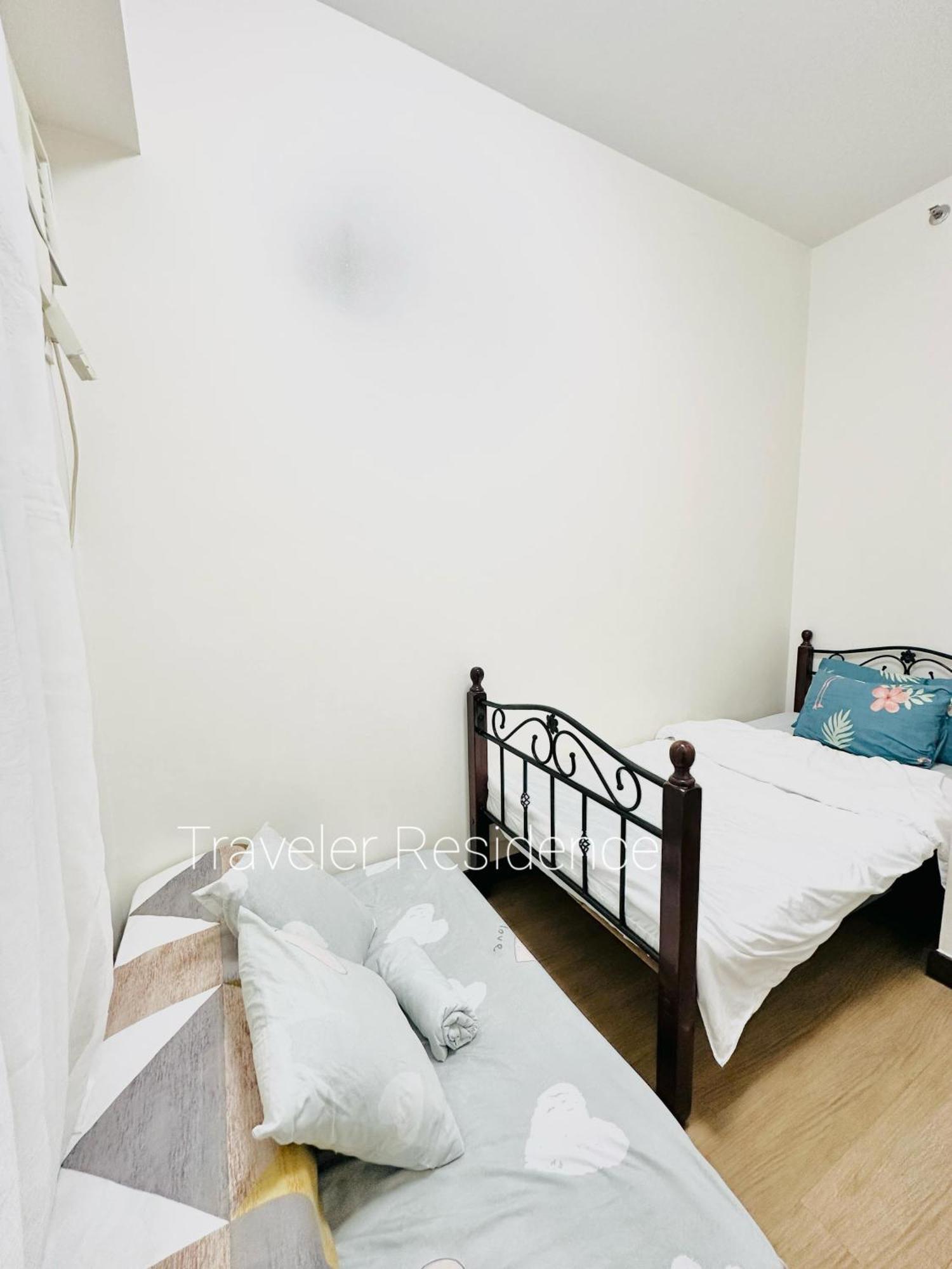 Apartment Traveler By Celandine *