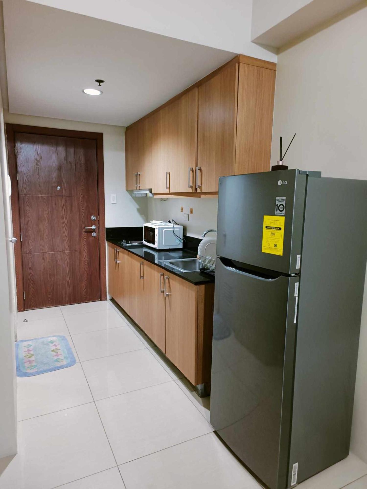 2 Bedroom Just Accross Moa And Smx By Jam Ez *