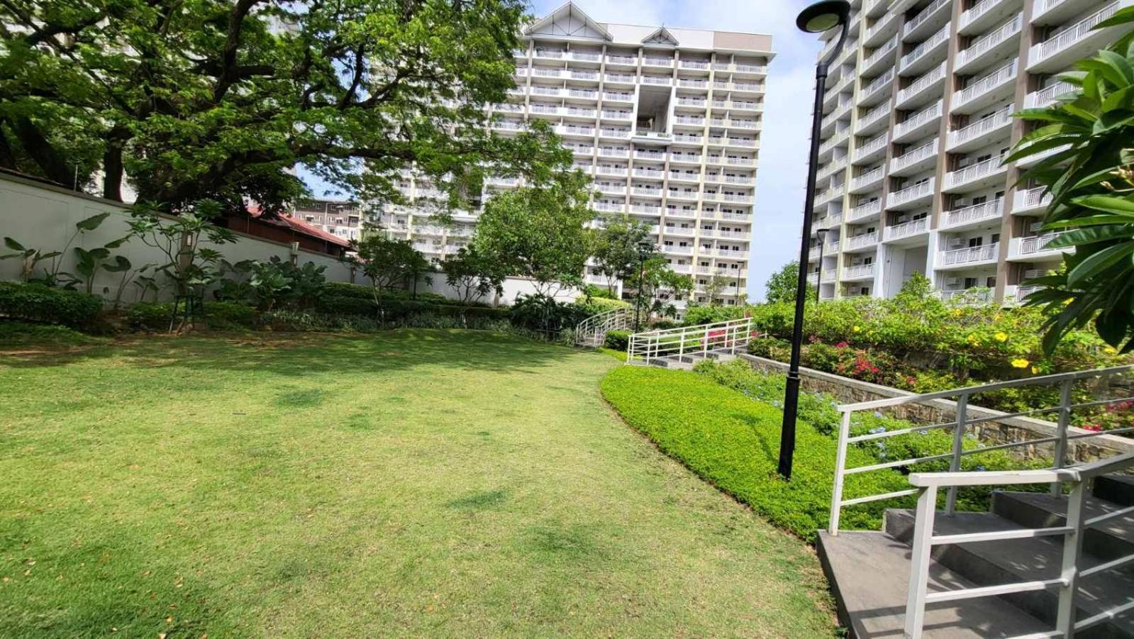The Atherton- Spacious Modern Unit In Paranaque Near The Airport, Makati, Bgc And Highways * Paranaque City