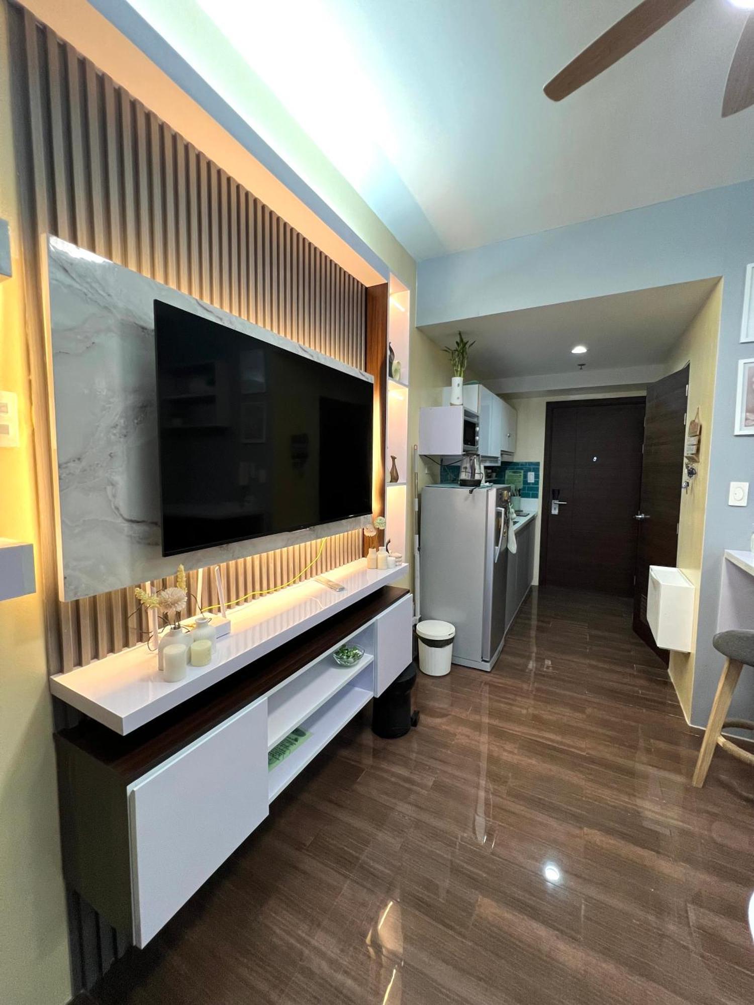 In Air Residences, Makati With Wifi, Netflix, Pool, Mall And