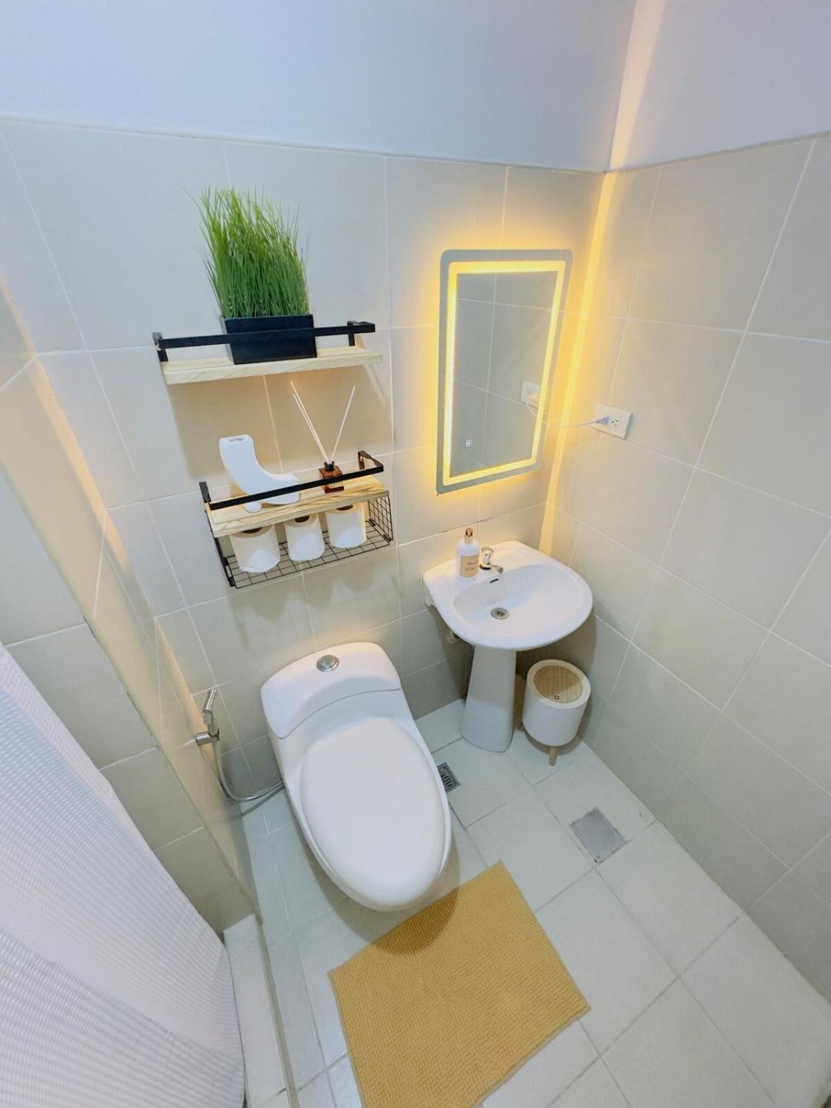 2br Unit Near Bgc Apartment *