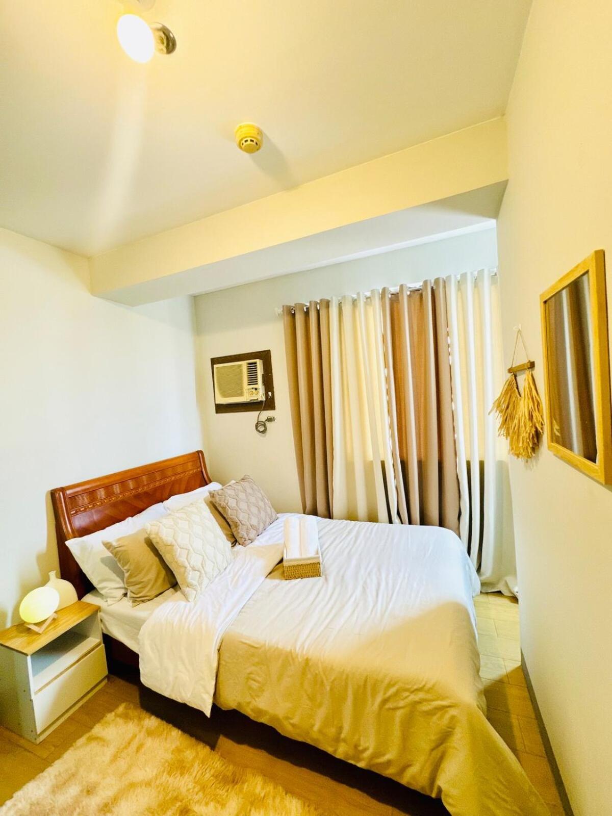 2br Unit Near Bgc *
