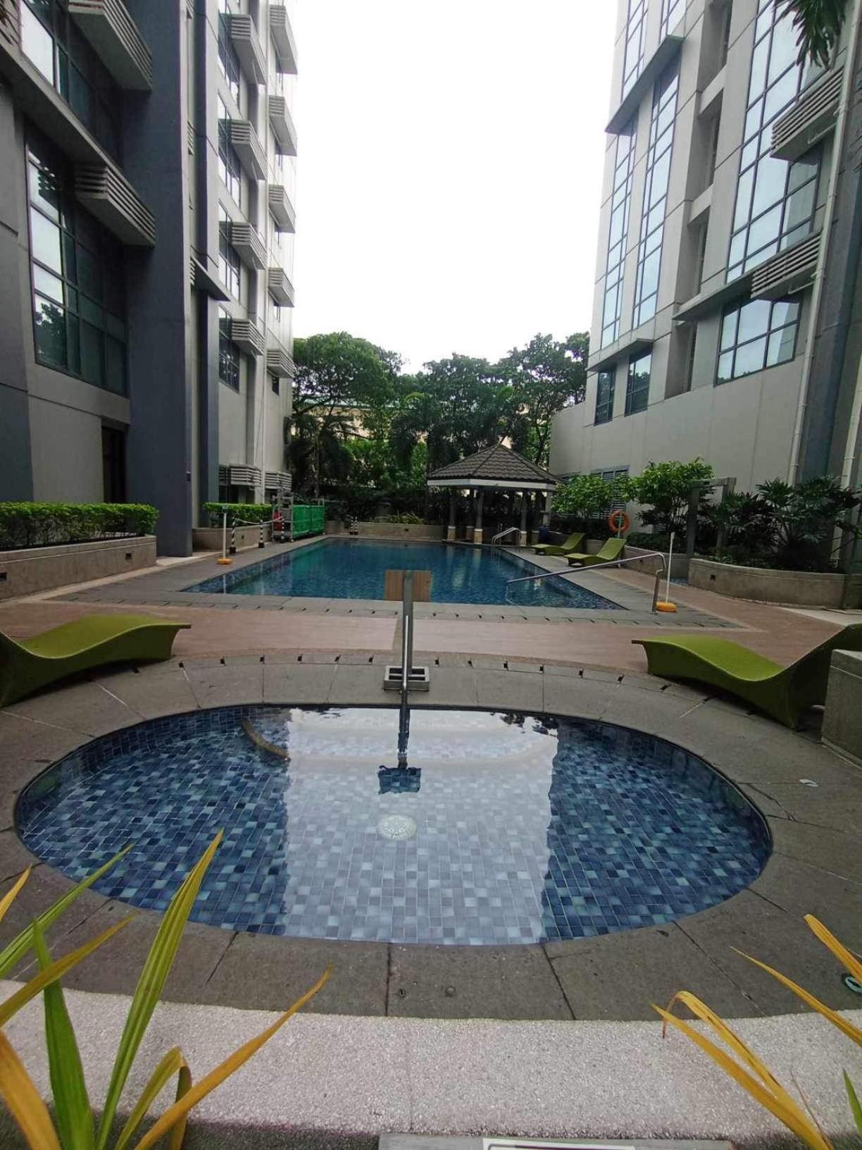 Industrial Chic In Mckinley Hill Walk To Venice Mall Manila