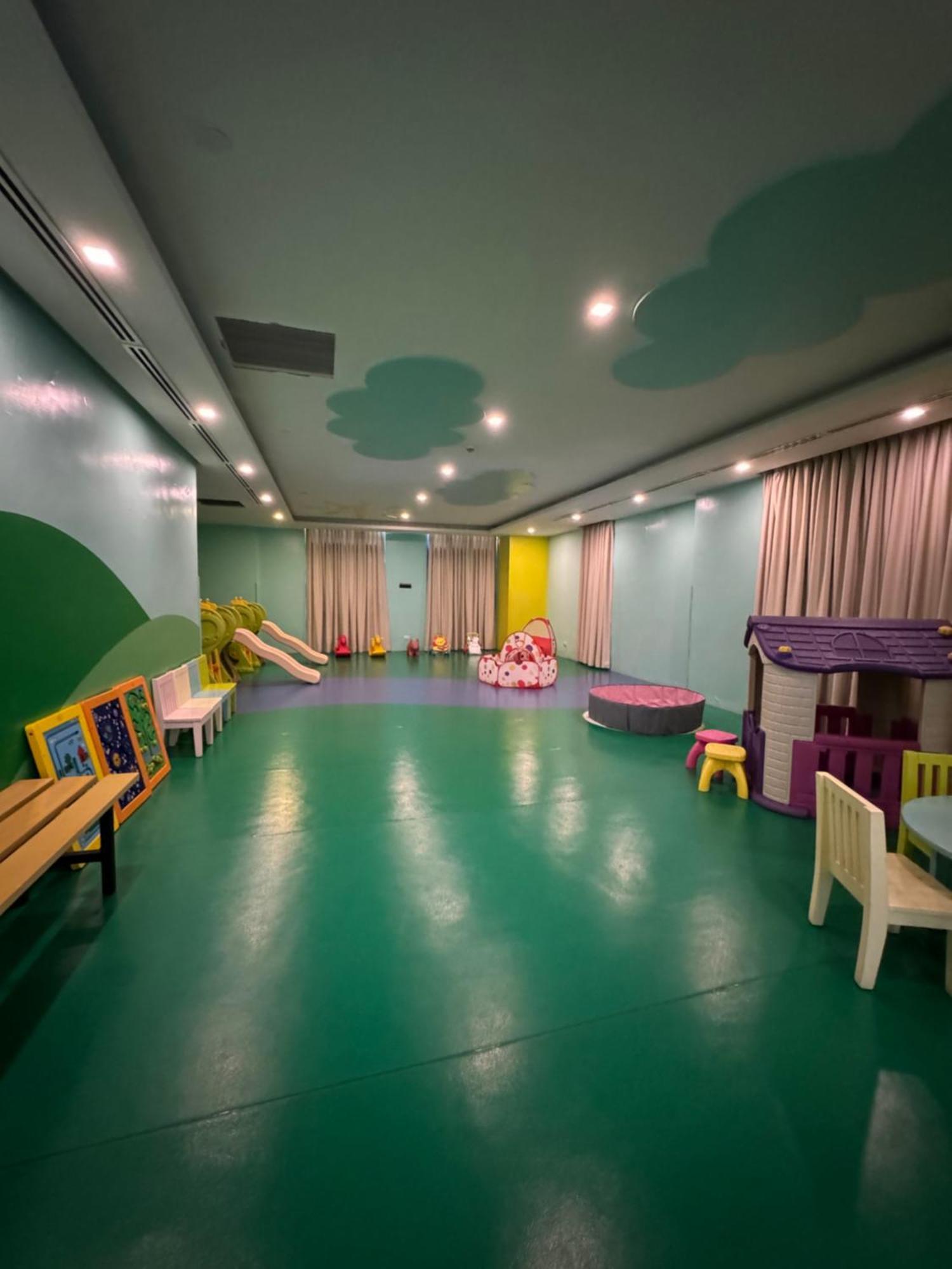 Industrial Chic In Mckinley Hill Walk To Venice Mall * Manila