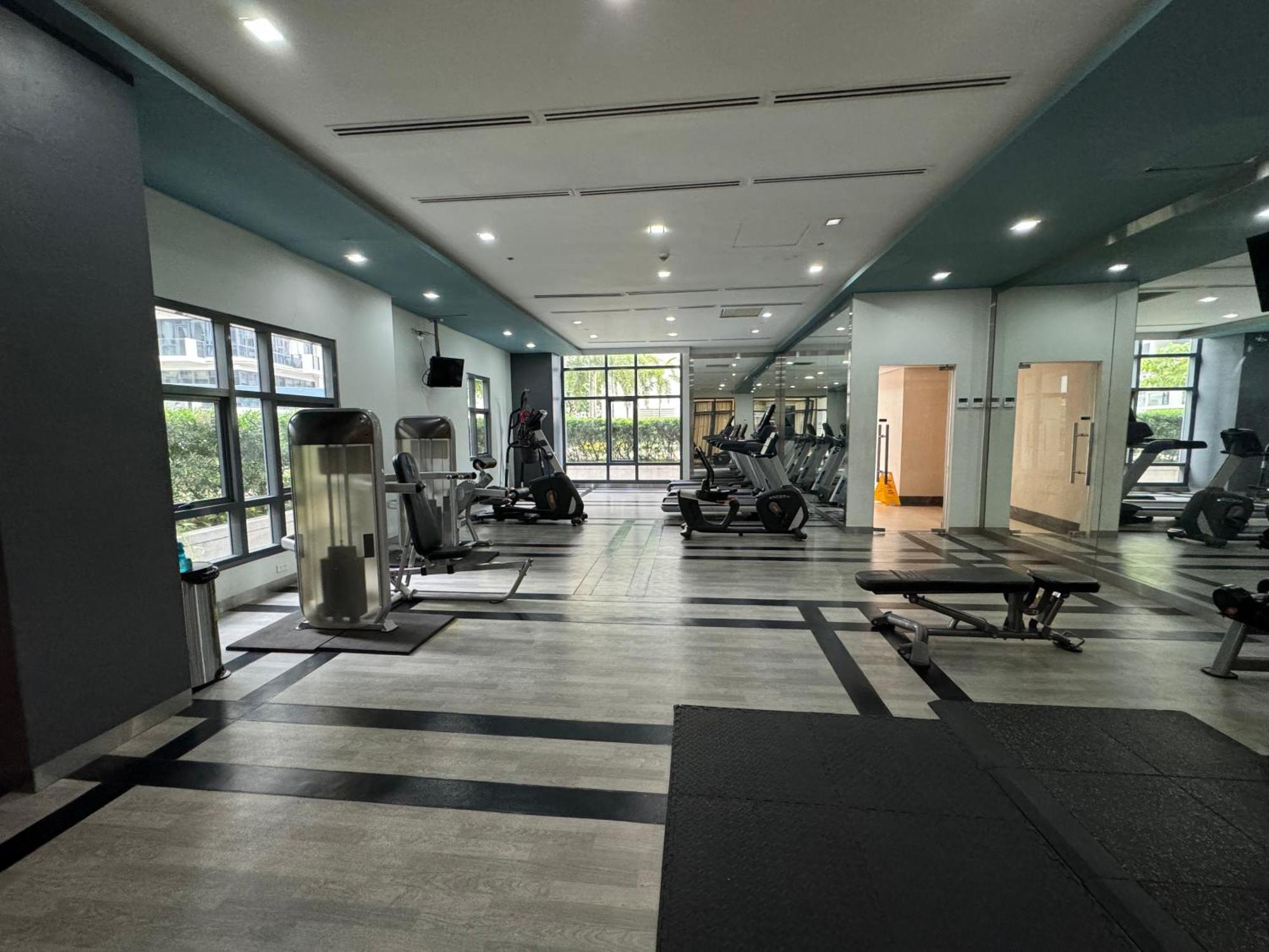 Industrial Chic In Mckinley Hill Walk To Venice Mall