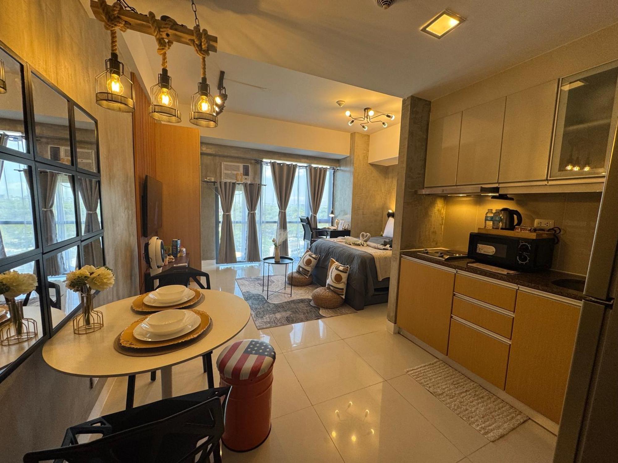 Apartment Industrial Chic In Mckinley Hill Walk To Venice Mall *