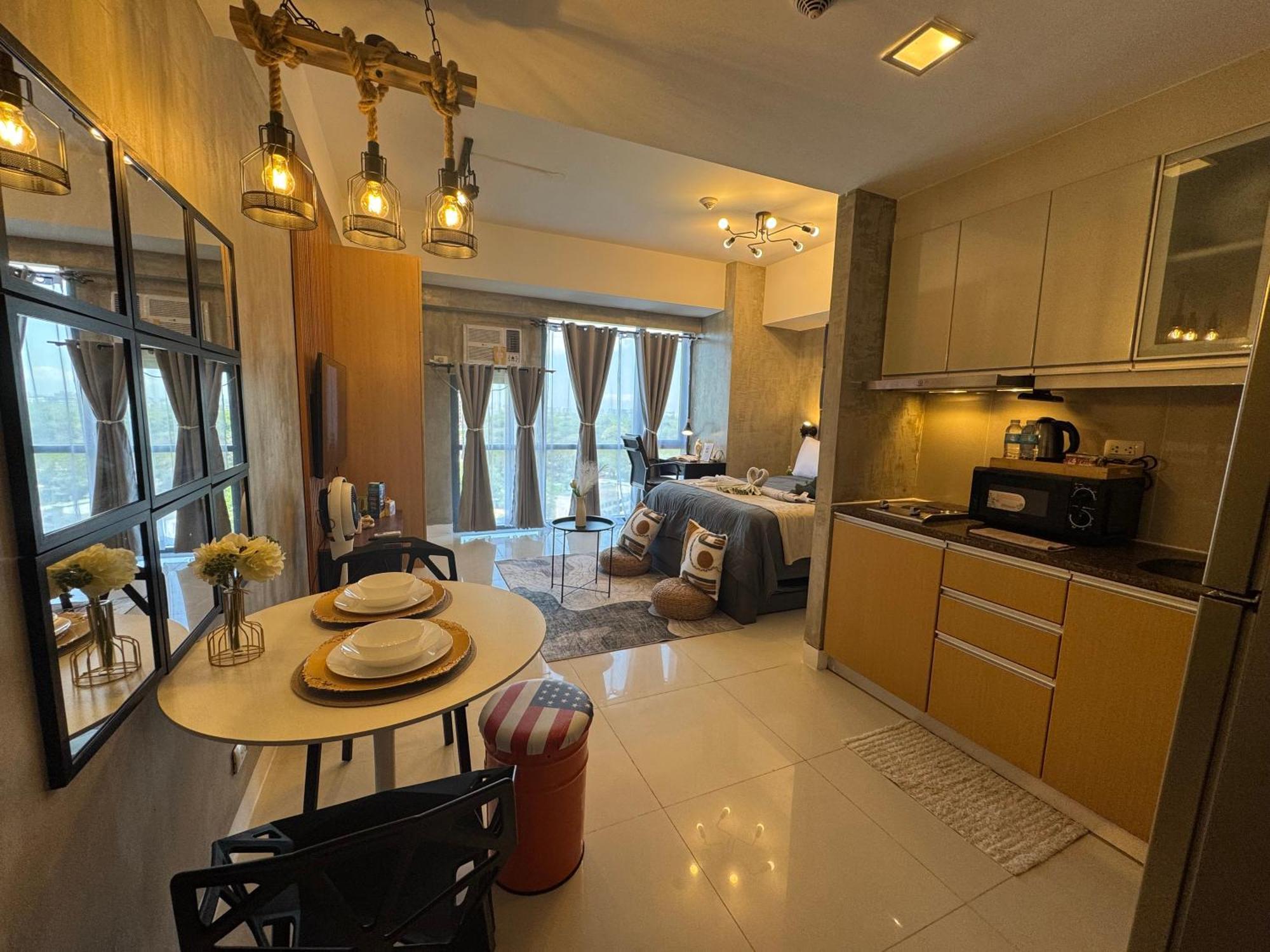 Industrial Chic In Mckinley Hill Walk To Venice Mall