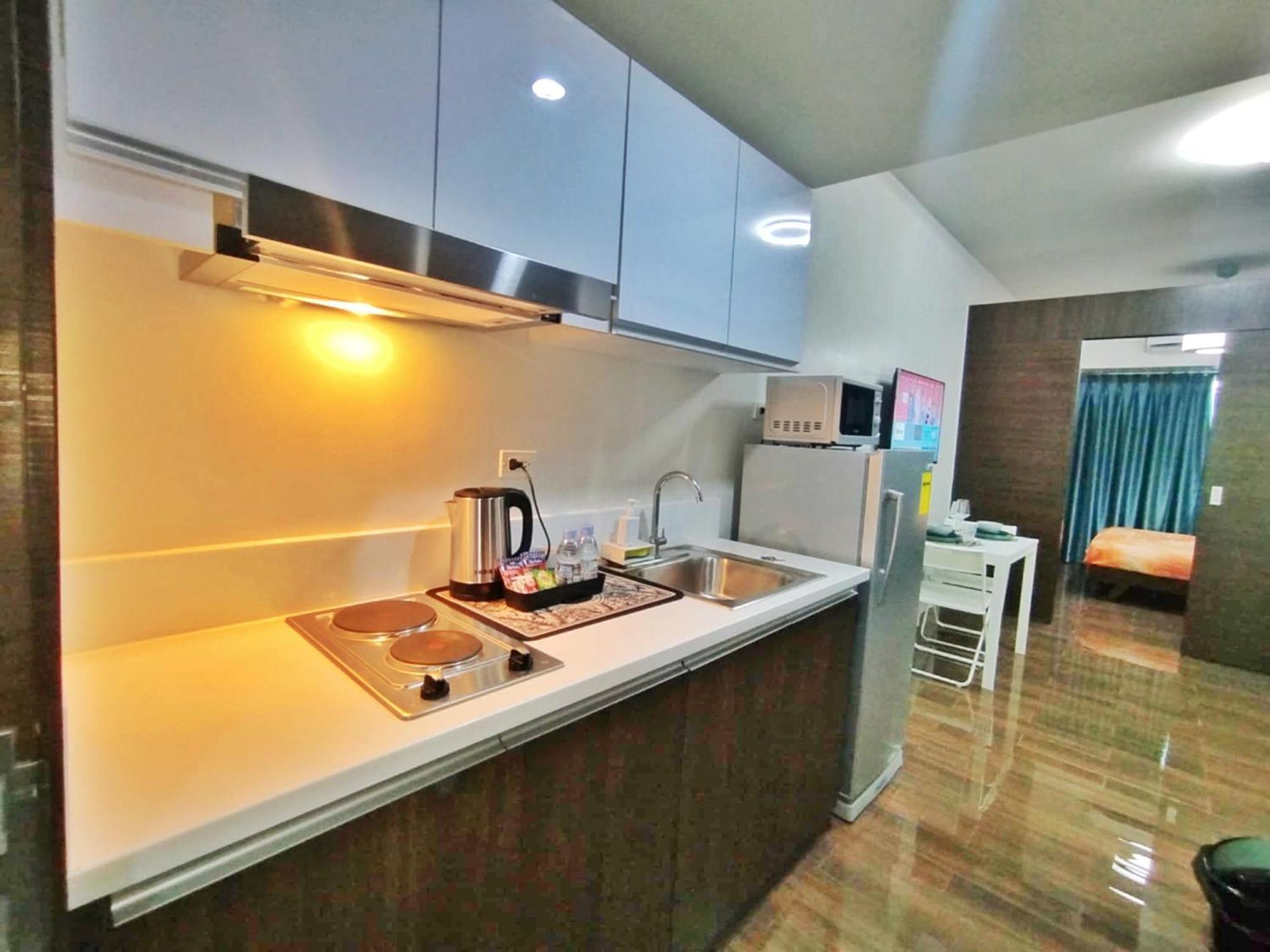 Skyline View 53f-air Residences * Manila