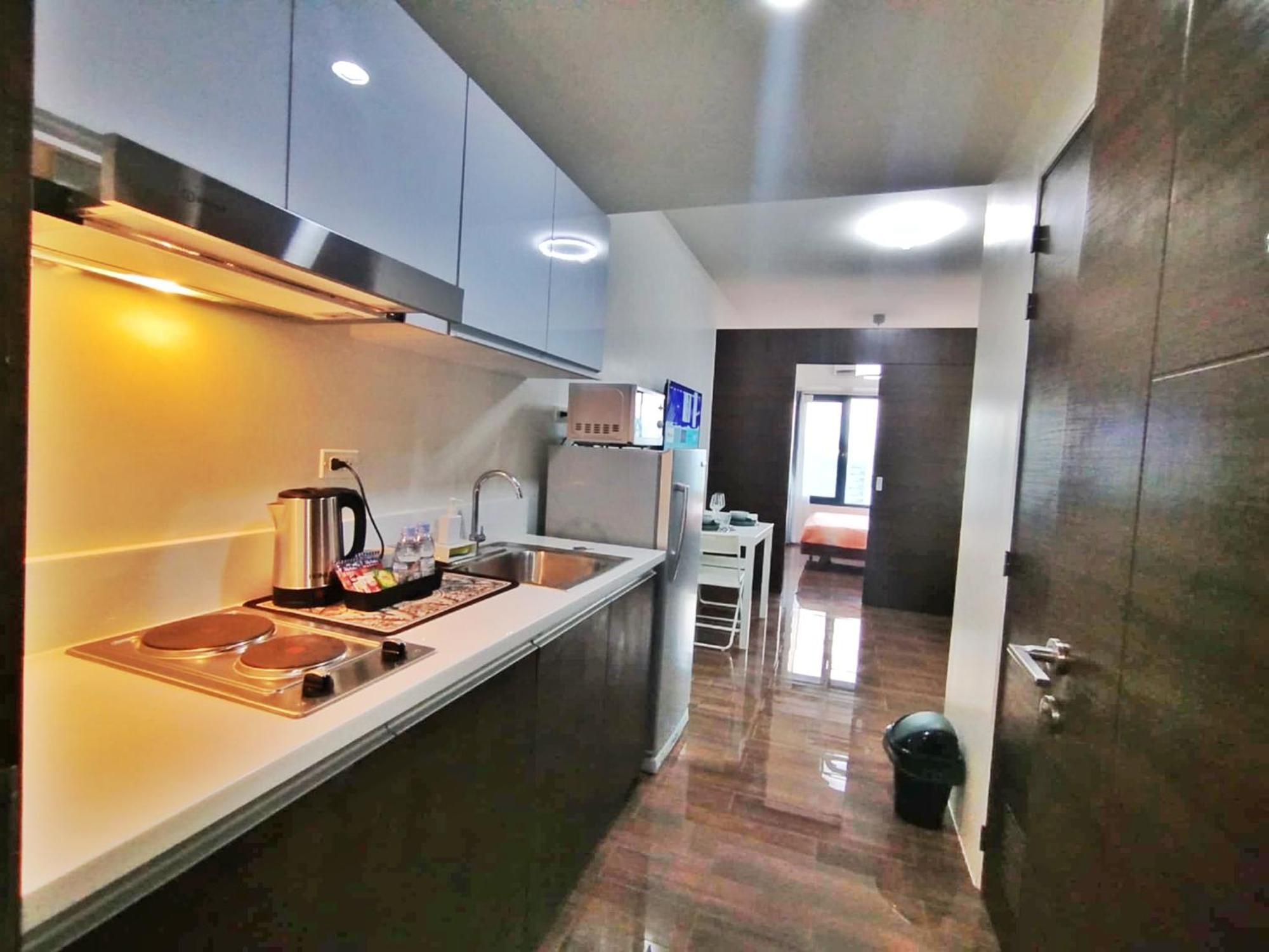 Skyline View 53f-air Residences Manila
