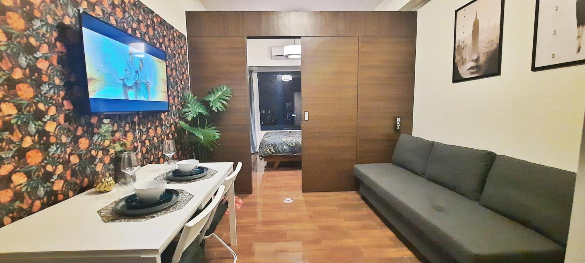Skyline View 53f-air Residences * Manila