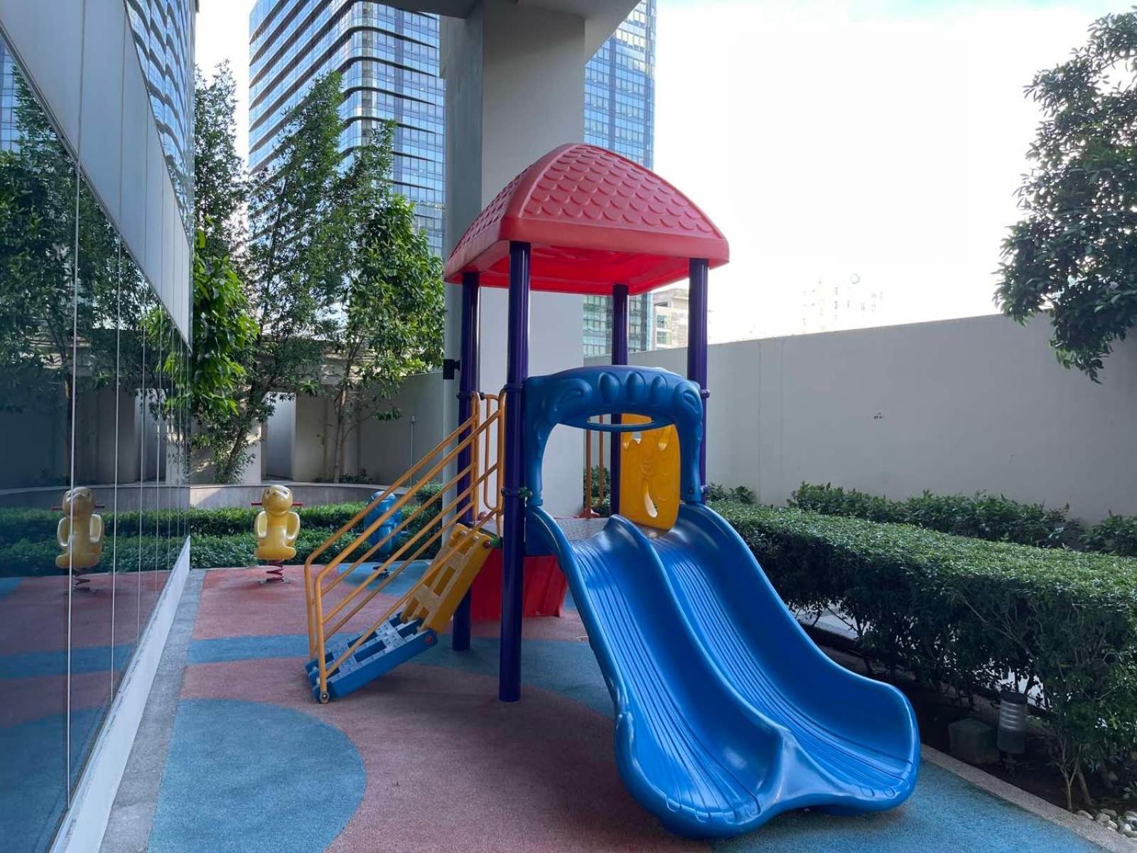 Apartment Cozy 1 Bedroom In Uptown Bgc