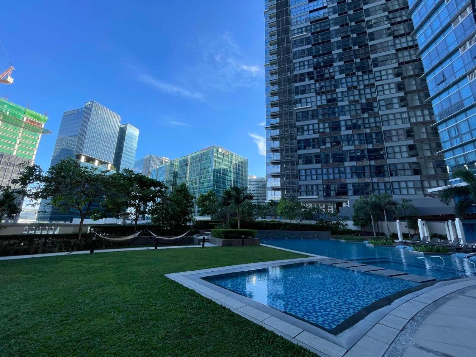 Cozy 1 Bedroom In Uptown Bgc Apartment Manila
