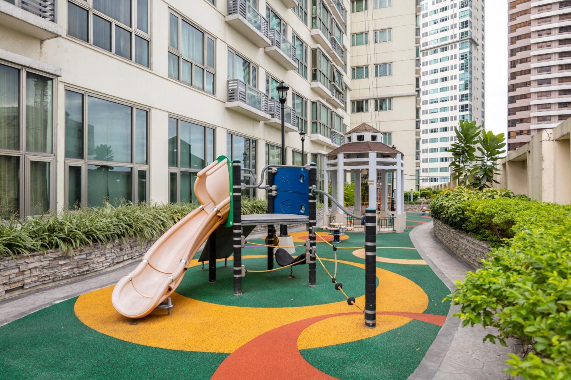 Forbeswood Parklane 1br With Golf View * Manila