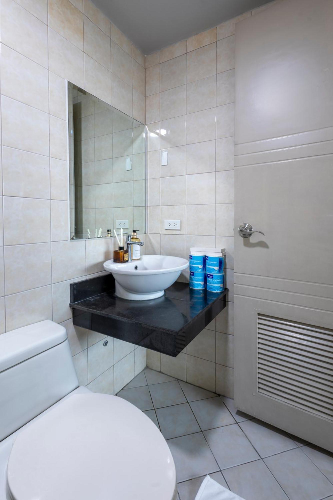 Forbeswood Parklane 1br With Golf View * Manila