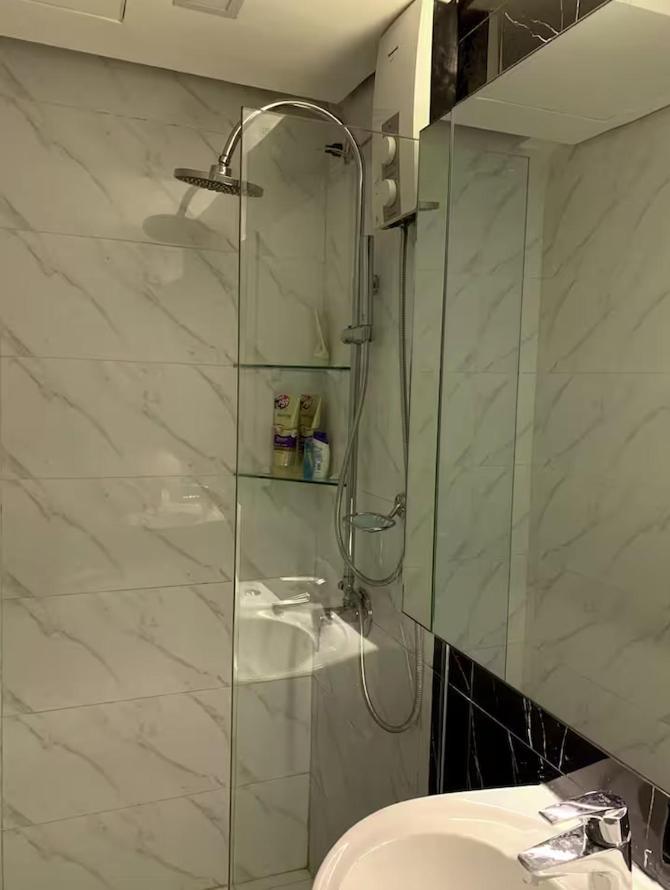 1br Qc Furnished Free Pool Access, Fast Wifi