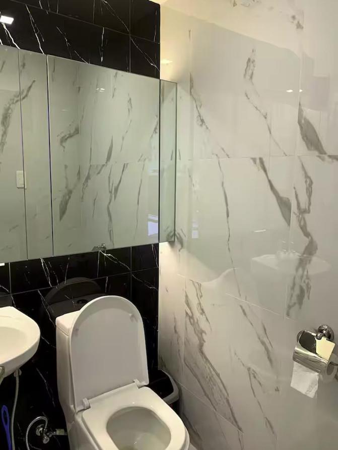 1br Qc Furnished Free Pool Access, Fast Wifi Manila