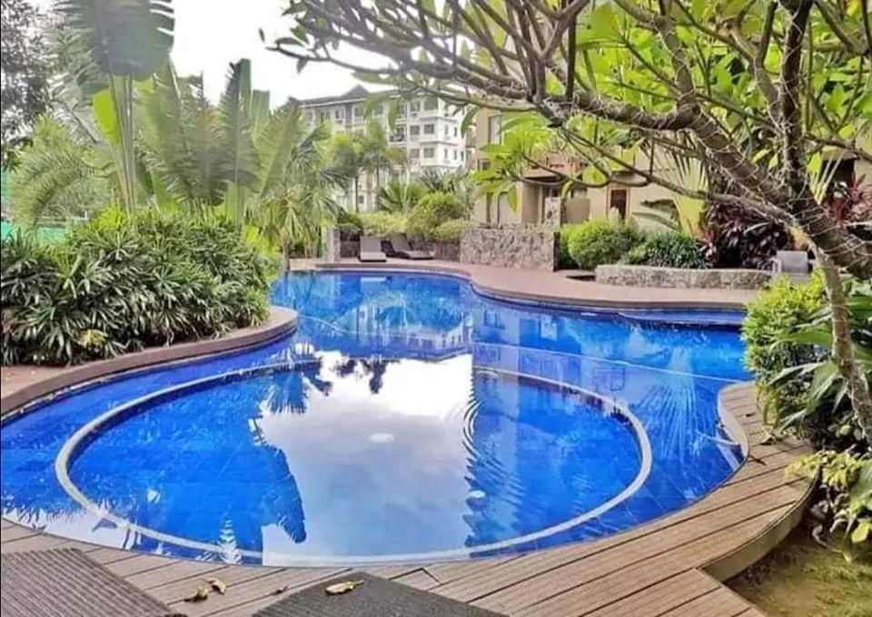 1br Qc Furnished Free Pool Access, Fast Wifi Aparthotel