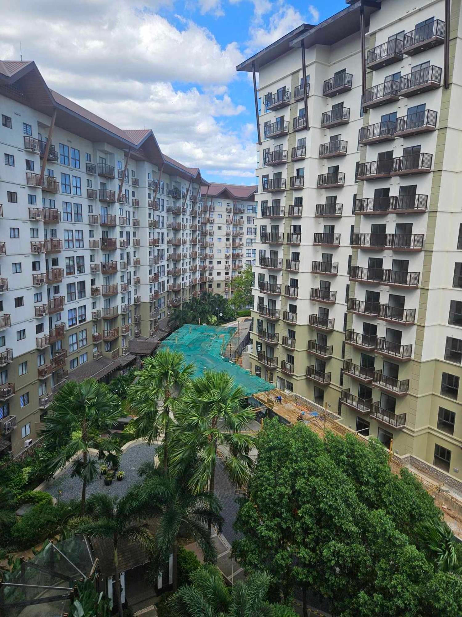 1br Qc Furnished Free Pool Access, Fast Wifi Manila