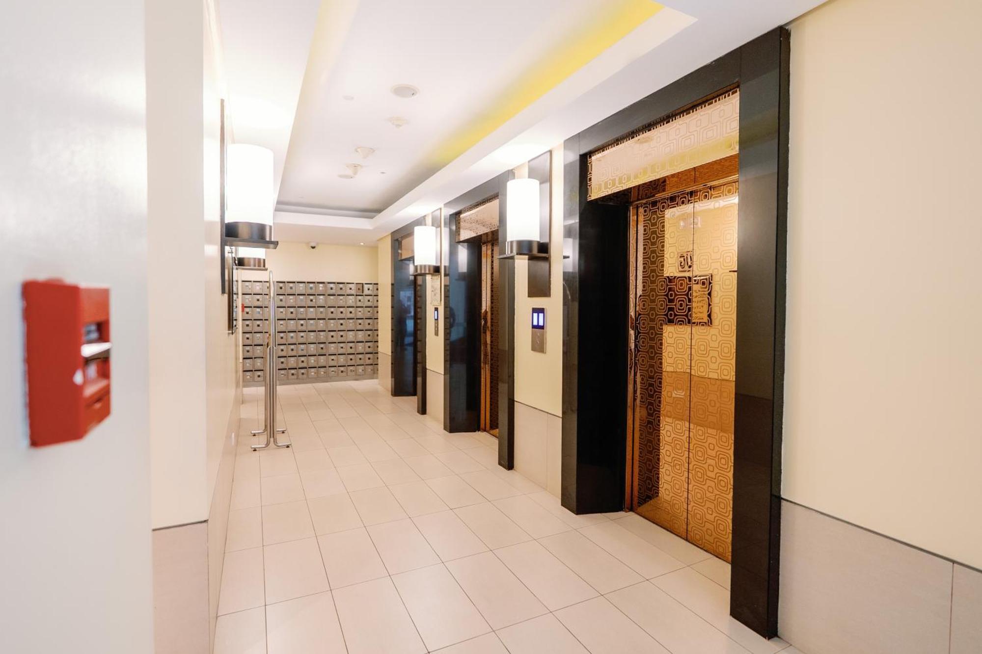 Spacious 2br At Soma Bgc Near Sm Aura And Bonifacio High Street *