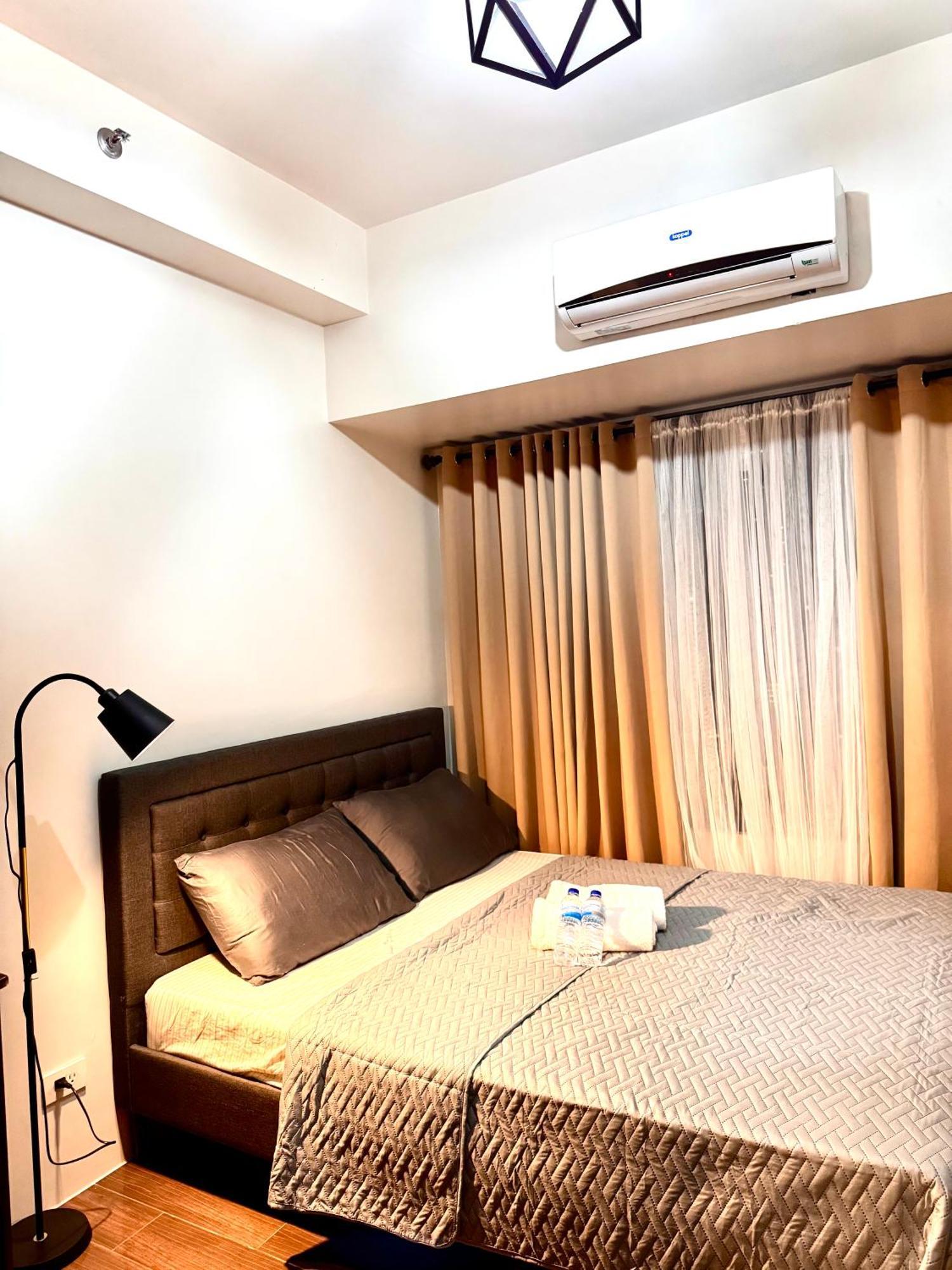 Makati Oasis The Air Residences #2148 Apartment Manila