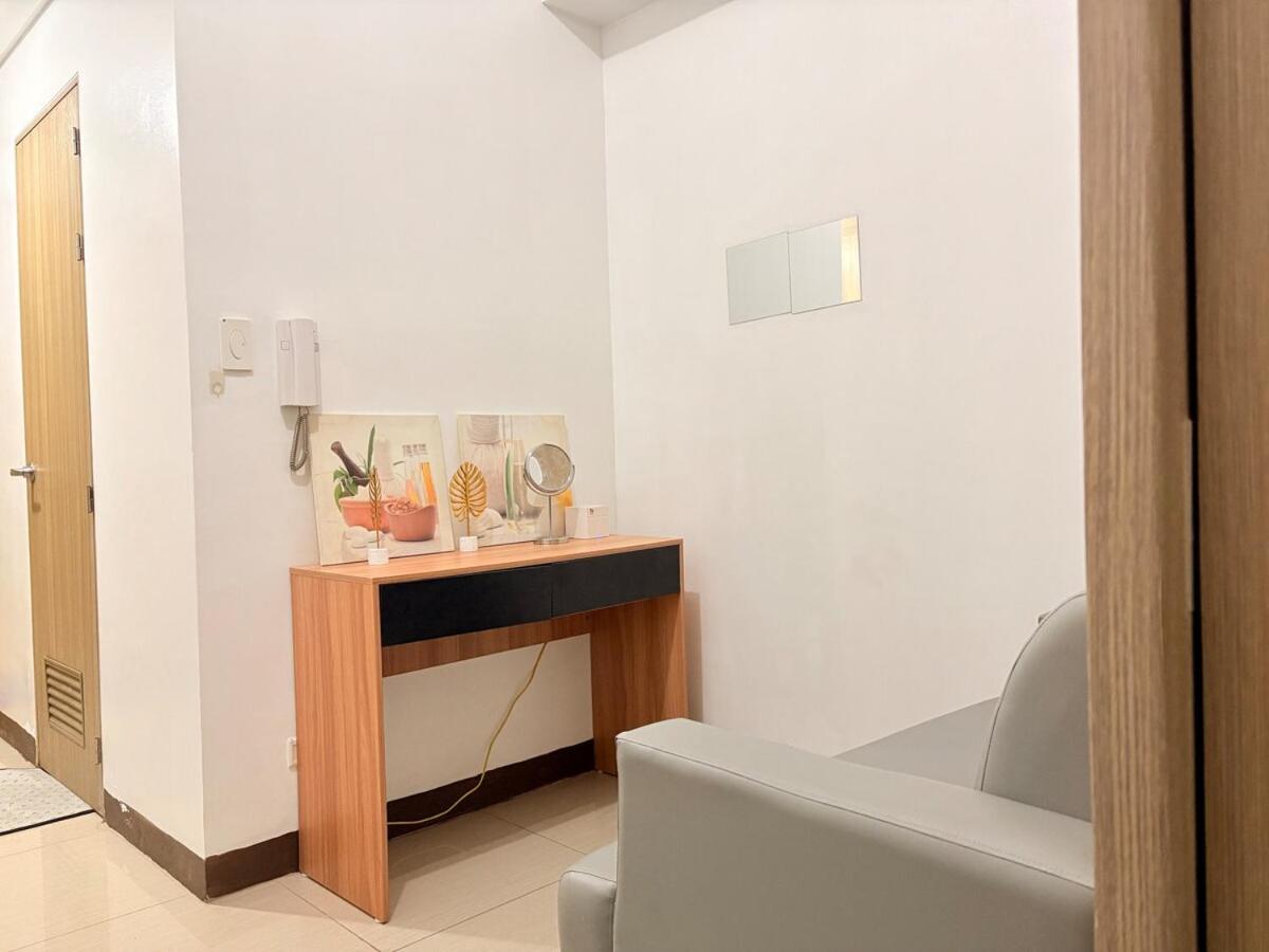 Metros Hideaway Shore 2 Tower 1 Apartment Manila