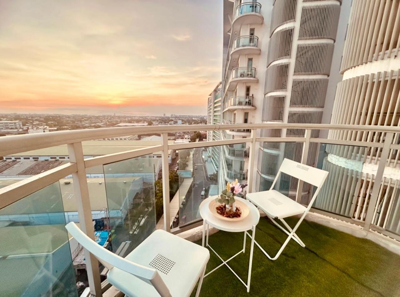 2br In Azure With Bay View & Laguna De Bay View