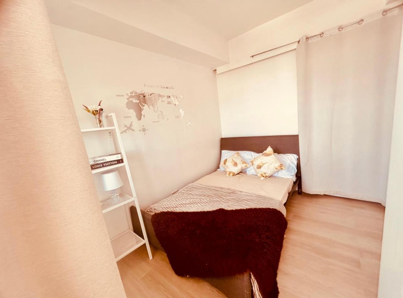 Aparthotel 2br In Azure With Bay View & Laguna De Bay View *