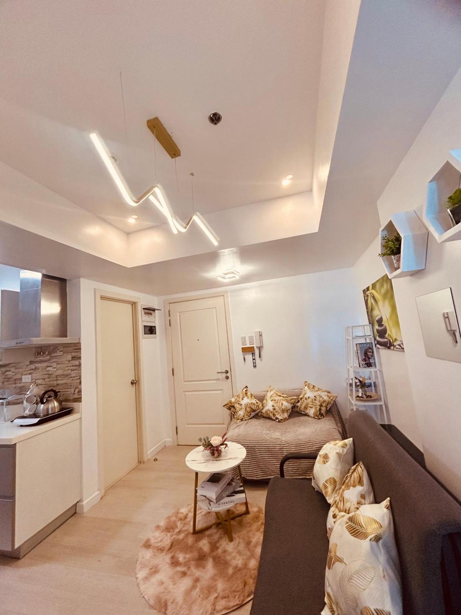 2br In Azure With Bay View & Laguna De Bay View Aparthotel Paranaque City