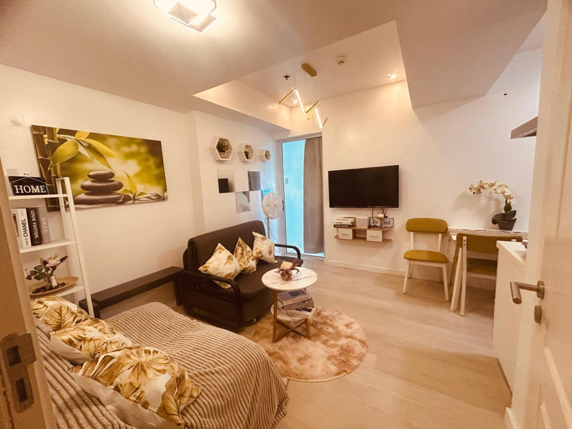 2br In Azure With Bay View & Laguna De Bay View Paranaque City