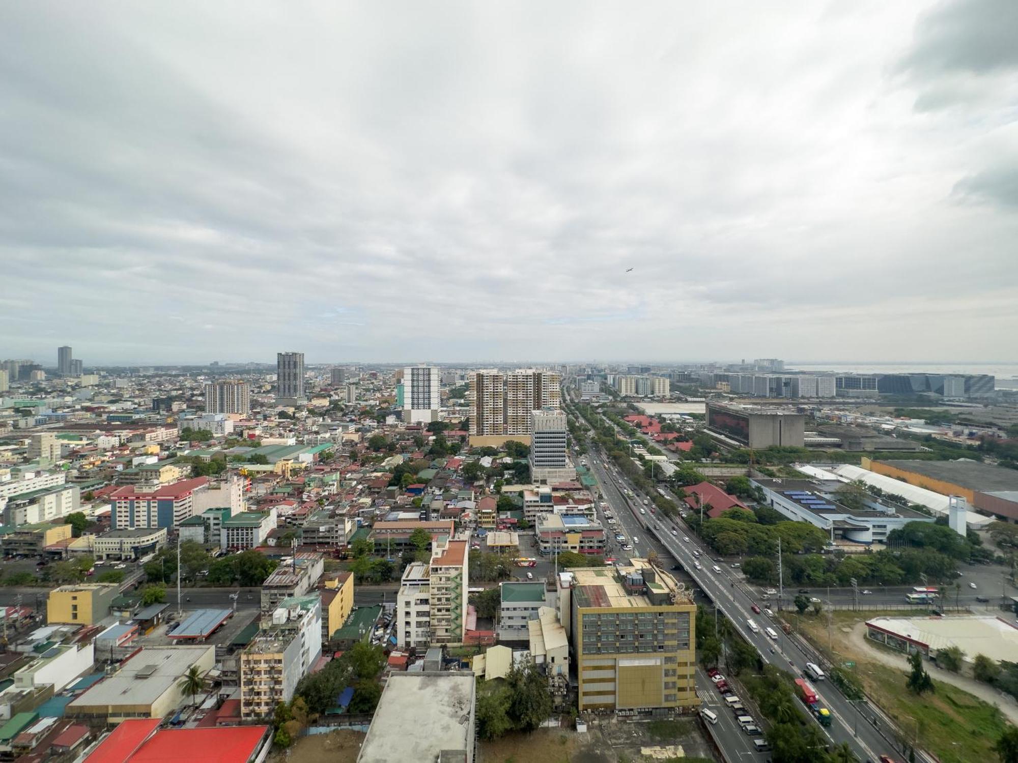 Gemstonebr In Smdc Coast Residences Apartment *