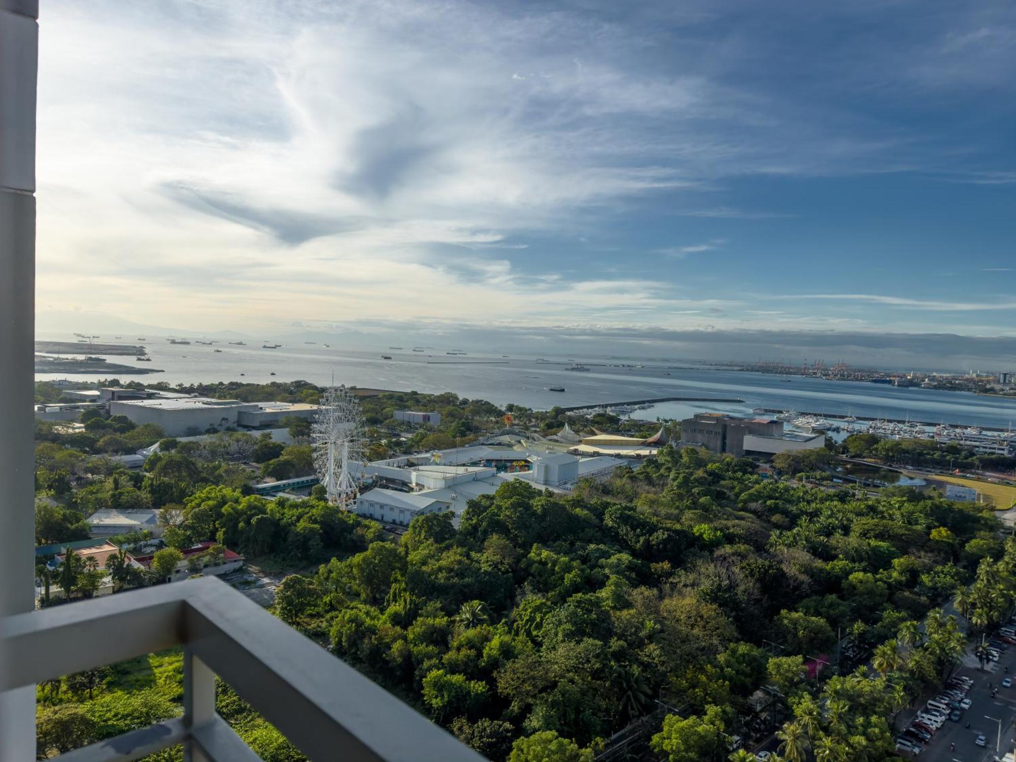 Gemstonebr In Smdc Coast Residences Apartment Manila