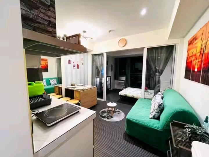 Azure Urban Staycation By Yana Aparthotel